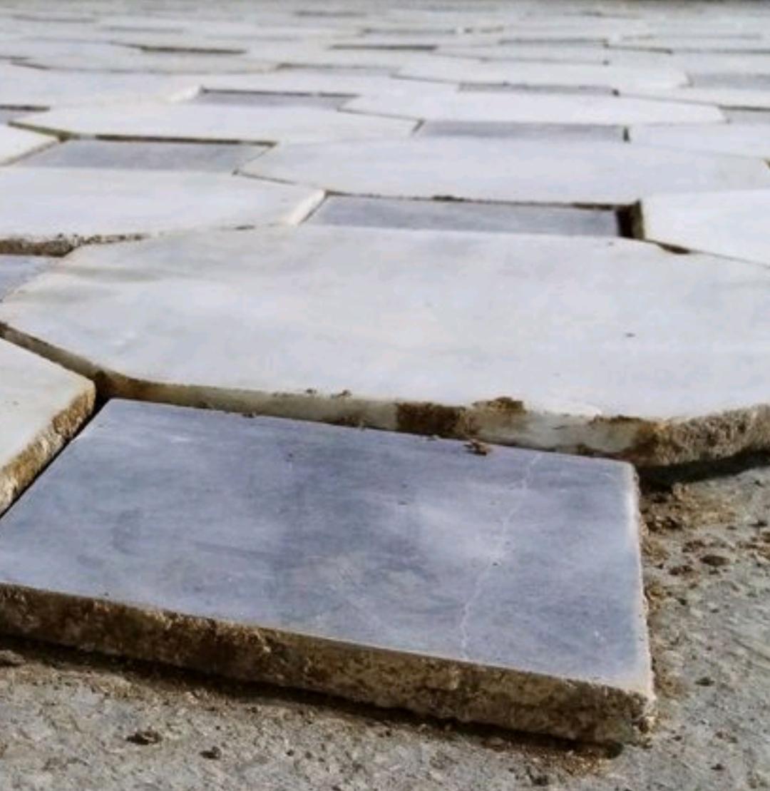 Seltener achteckiger/abochonförmiger Boden aus aufgearbeitetem Carrara-Marmor, Nero/Bianco im Angebot 2
