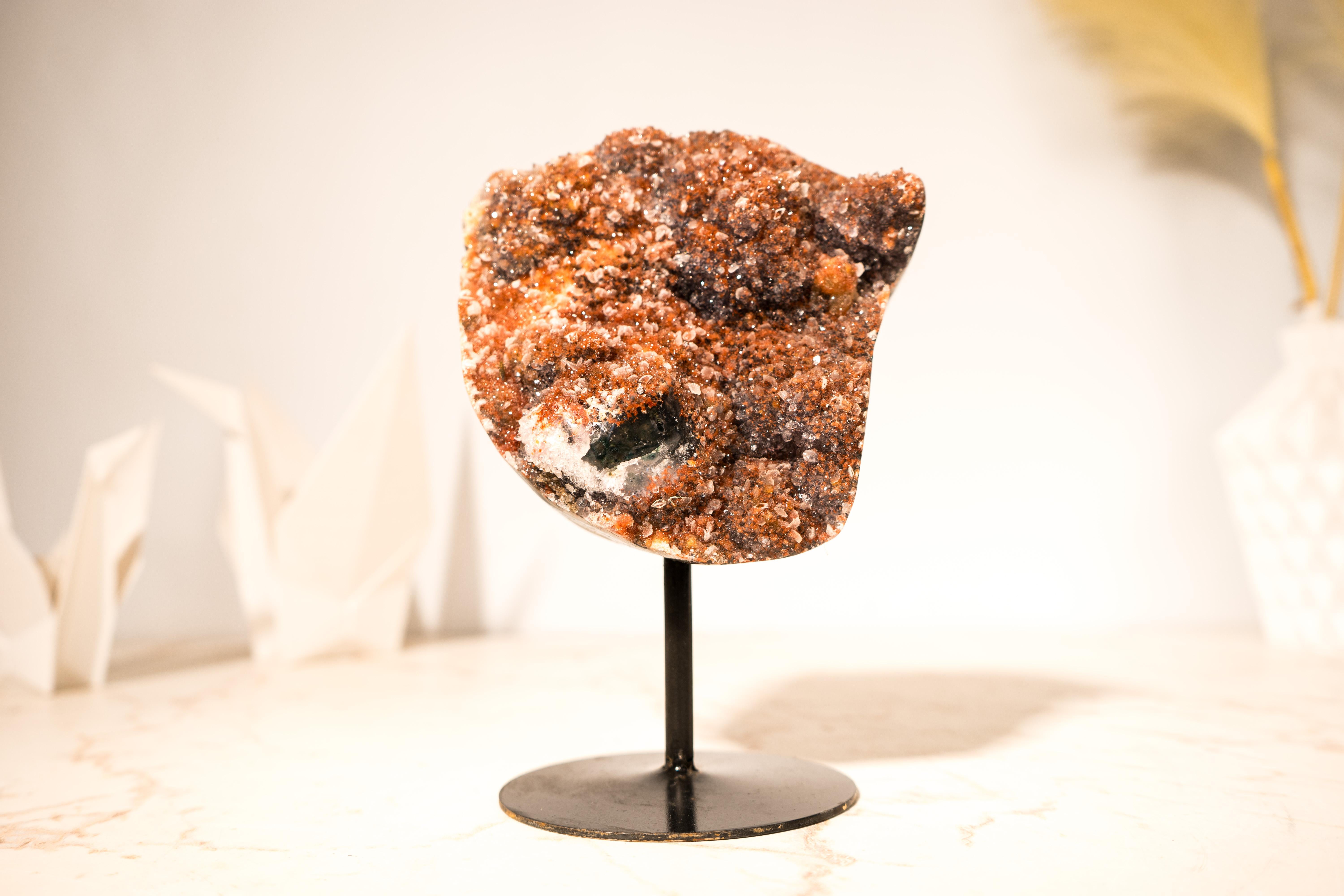 Brésilien Rare grappe d'améthyste rouge au sommet d'une fleur Stalactite en vente