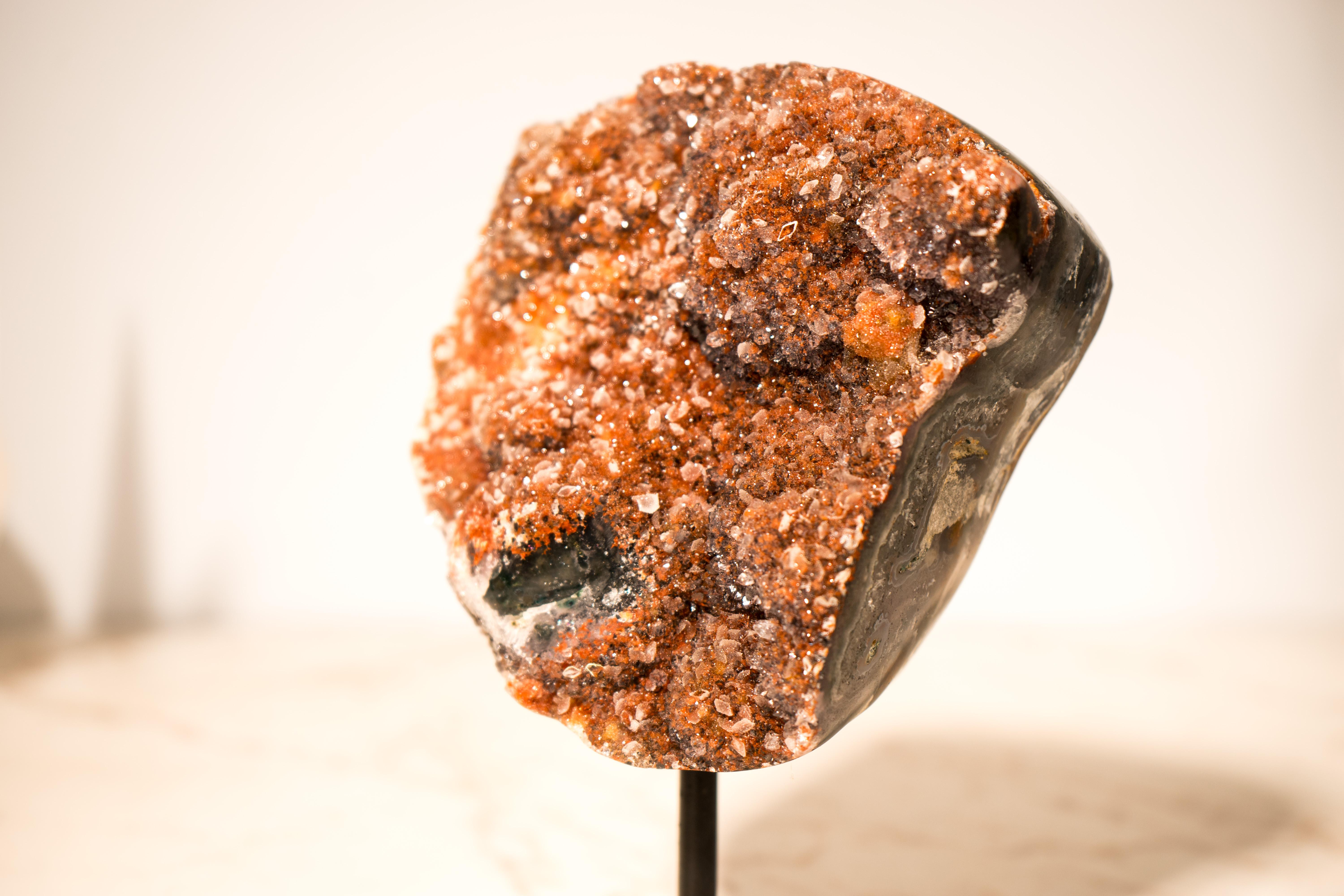 Cristal Rare grappe d'améthyste rouge au sommet d'une fleur Stalactite en vente