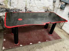 Seltener Esstisch „Sansone II“ aus rotem und schwarzem Harz von Gaetano Pesce für Cassina