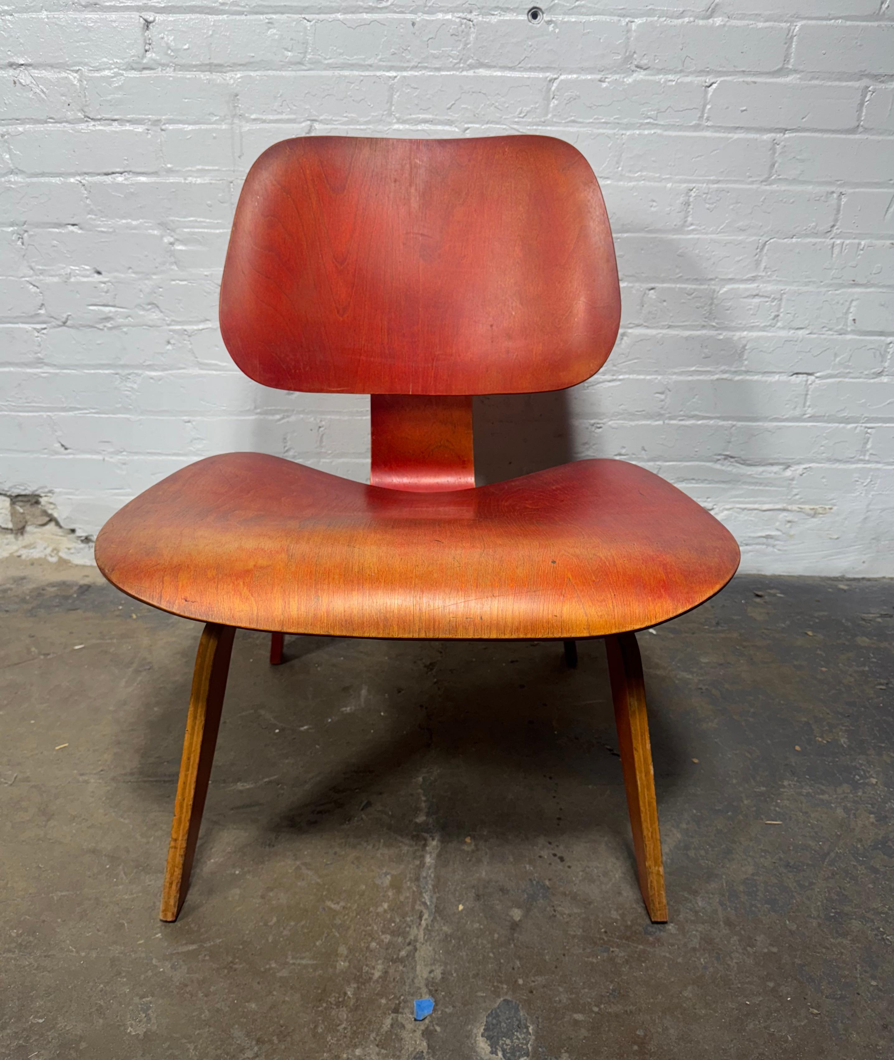 Americano Rara A.L.C. rossa (sedia da salotto in legno) Charles Eames / Evans in vendita
