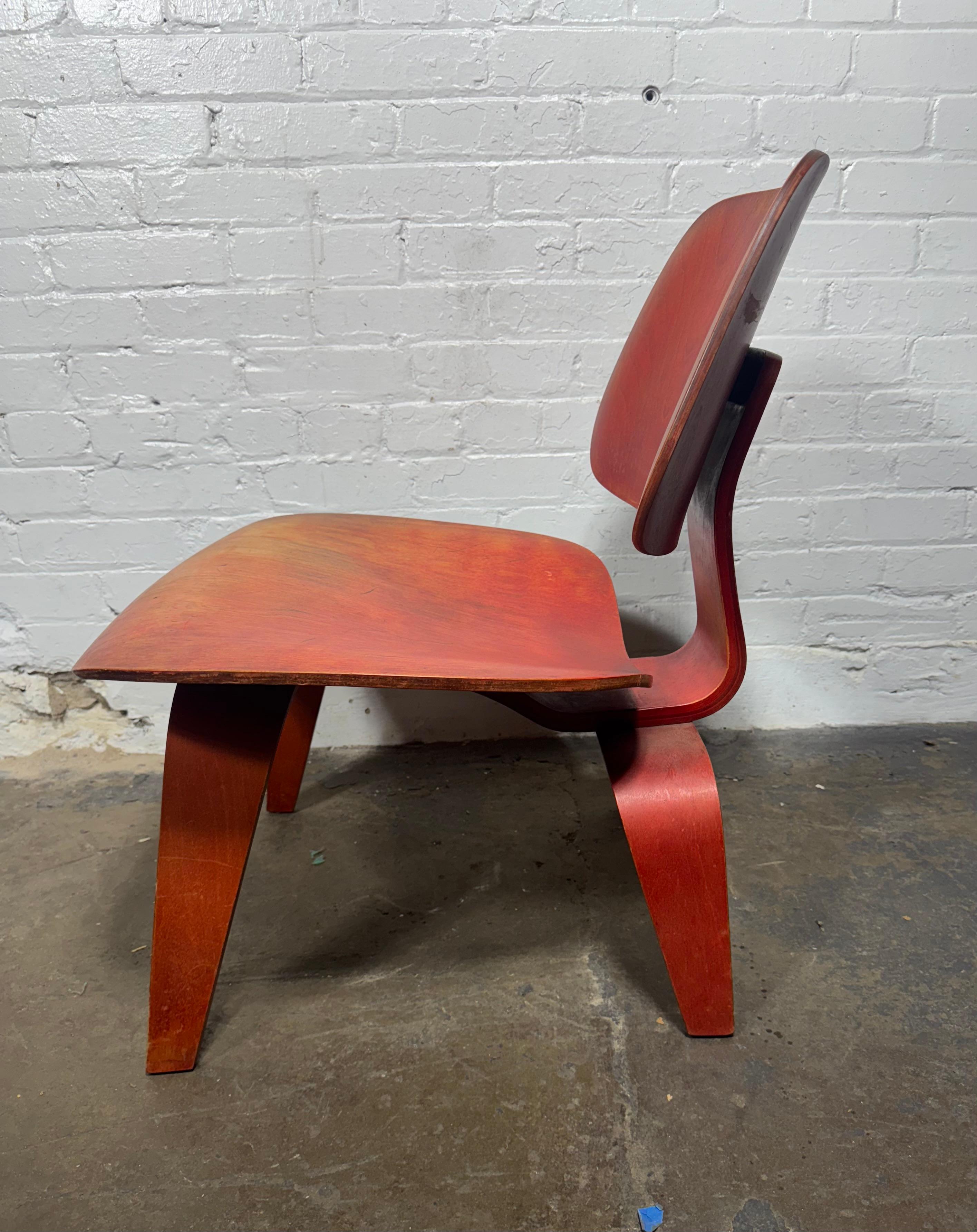 Rara A.L.C. rossa (sedia da salotto in legno) Charles Eames / Evans in vendita 1