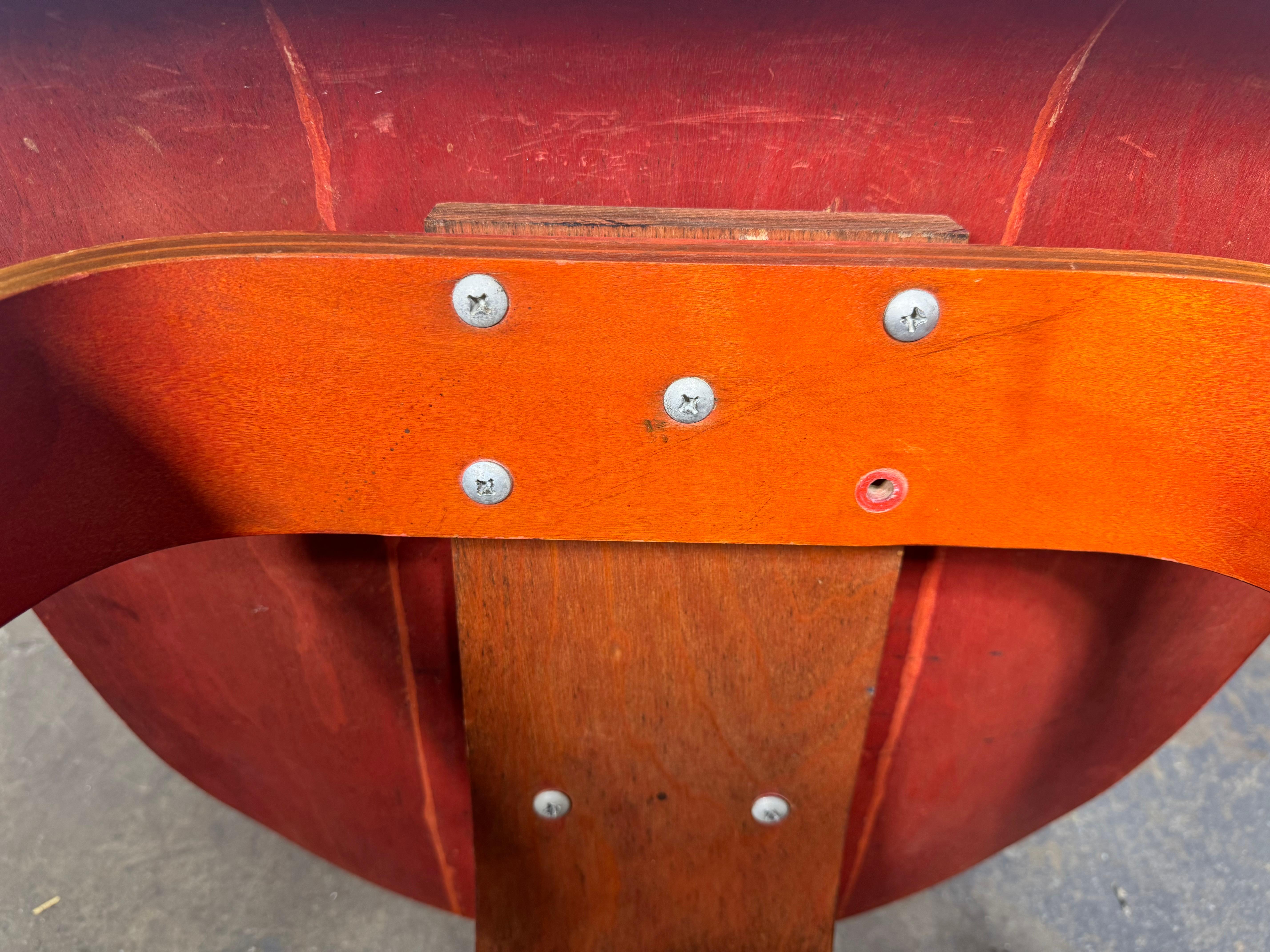Rara A.L.C. rossa (sedia da salotto in legno) Charles Eames / Evans in vendita 2