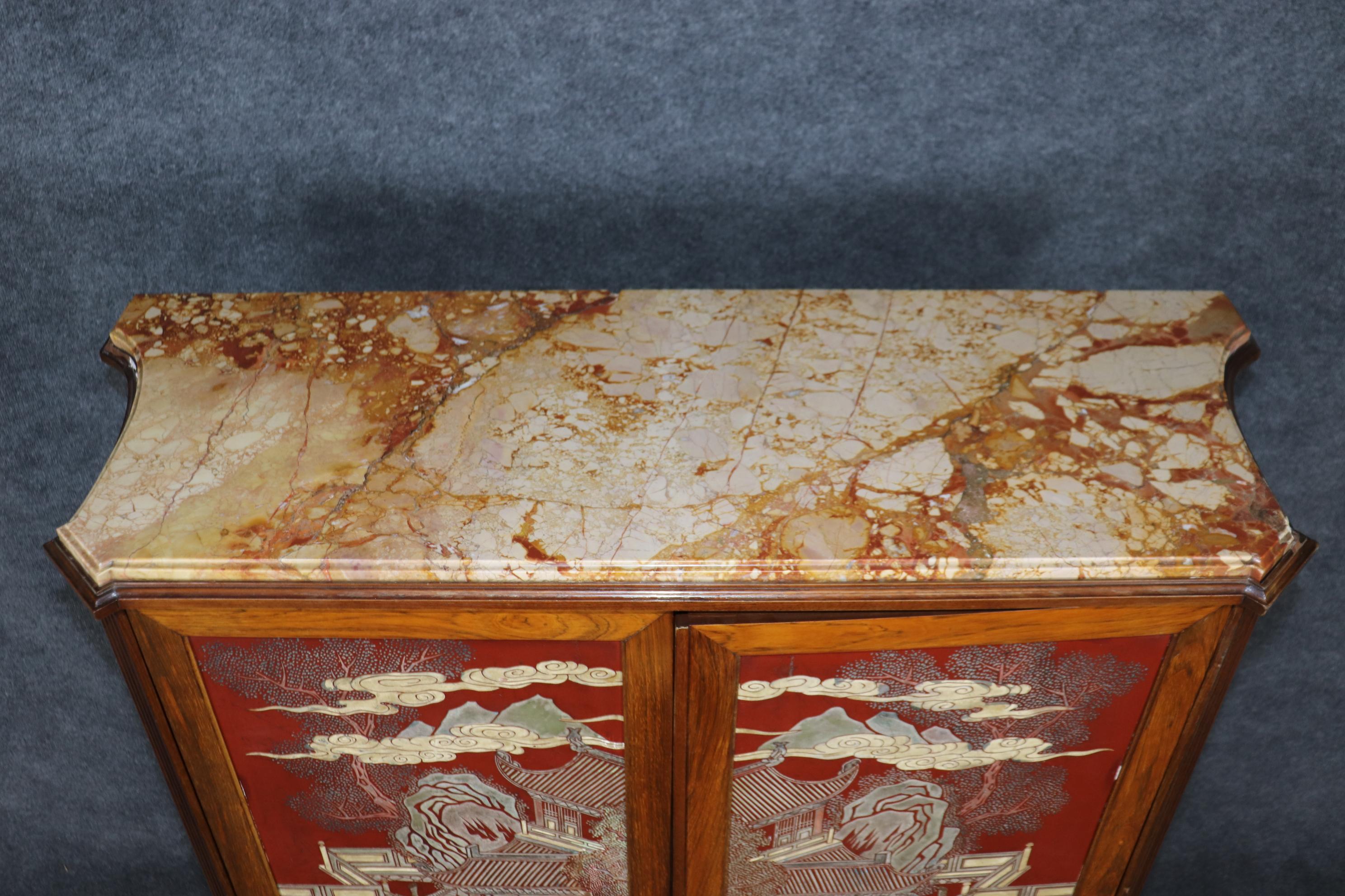 Seltene rote Chinoiserie Coromandel lackiert Nussbaum Französisch trocken Bar Liquor Kabinett im Angebot 1