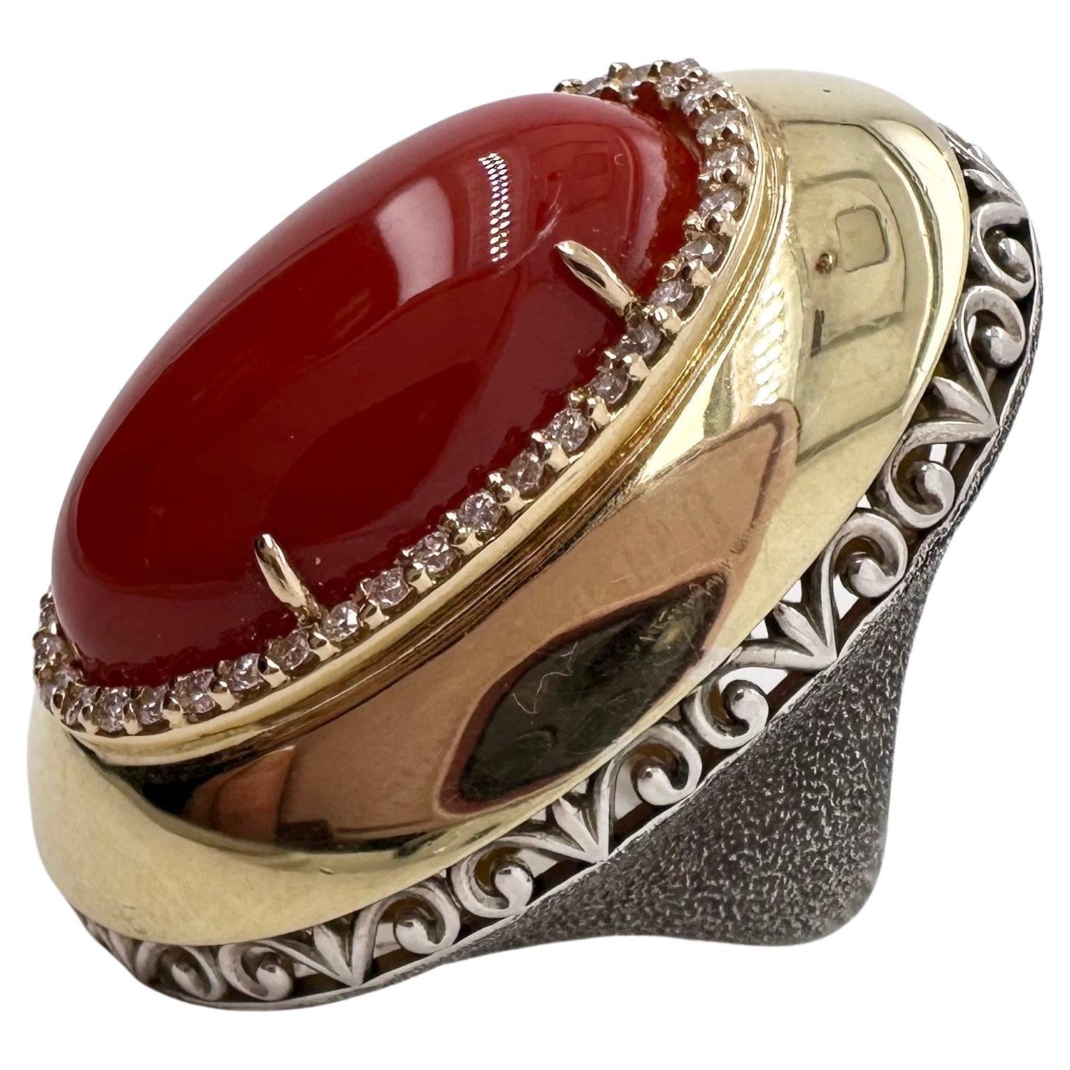 Bague cocktail rare en or 18 carats avec corail rouge et diamants