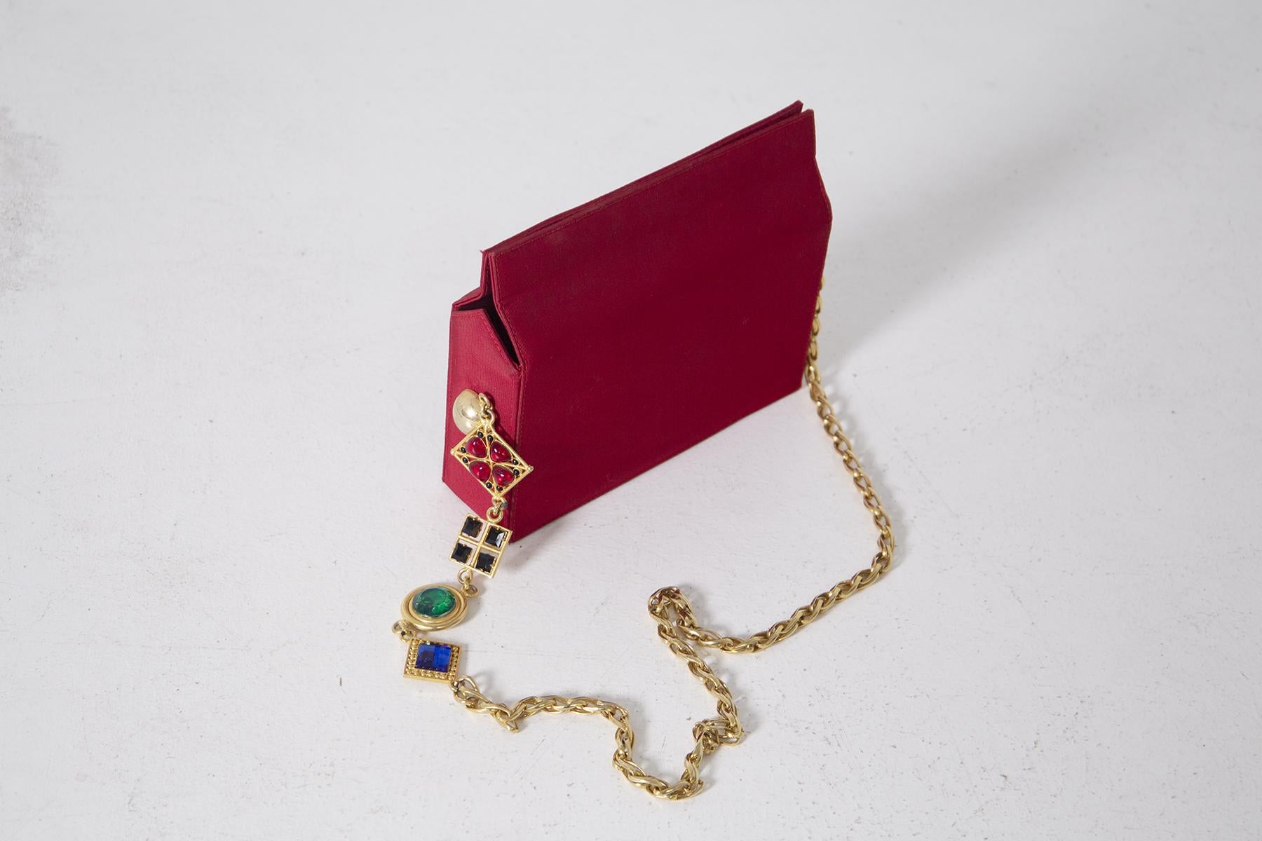 Rara pochette a tracolla in tessuto rosso di Gianni Versace Couture, anni '90 in vendita 2