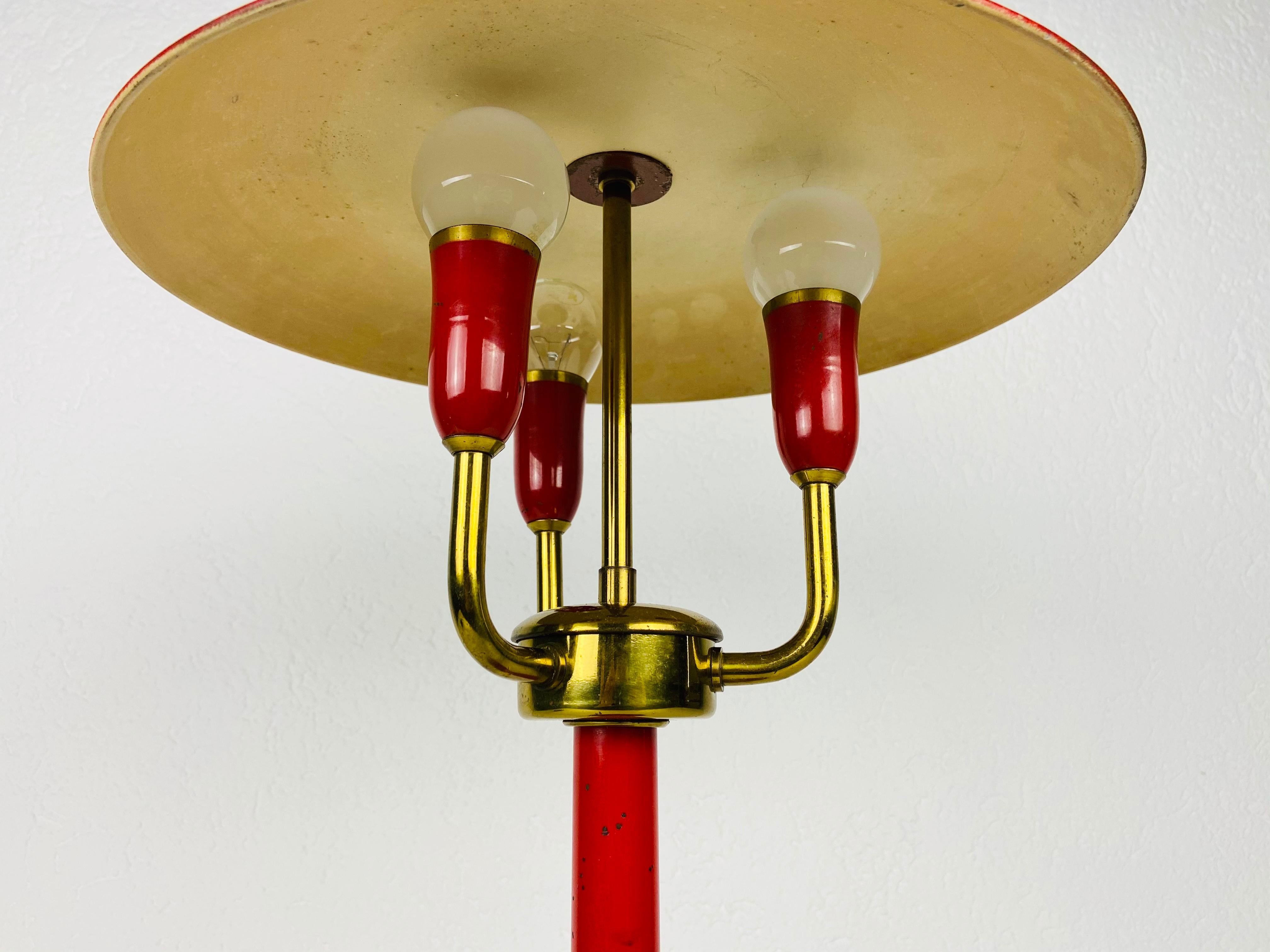 Rare Red Italian Table Lamp with 3 Arms in the Style of Stilnovo, 1960s, Italy In Good Condition For Sale In Hagenbach, DE