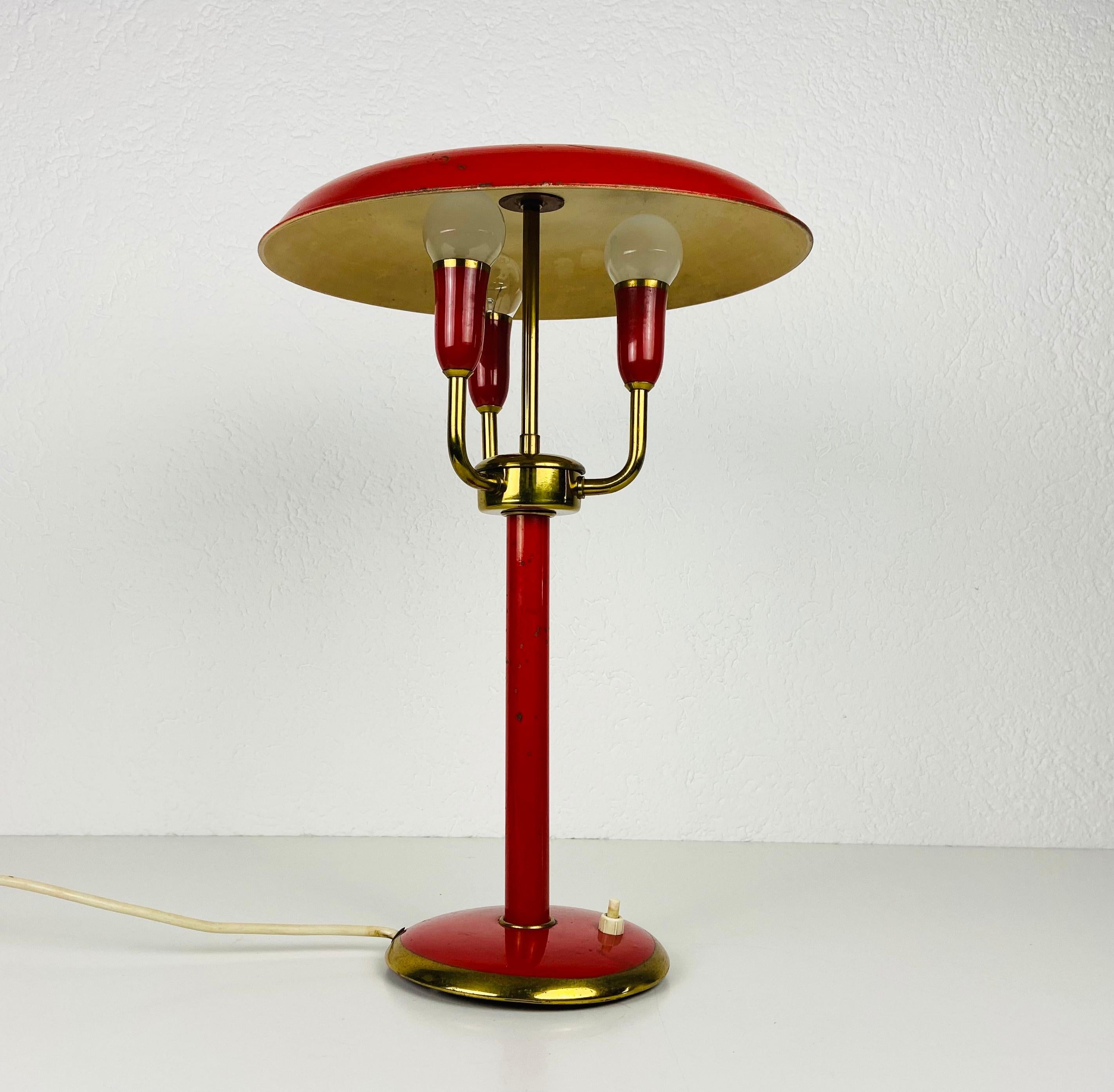 Rare Red Italian Table Lamp with 3 Arms in the Style of Stilnovo, 1960s, Italy For Sale 1