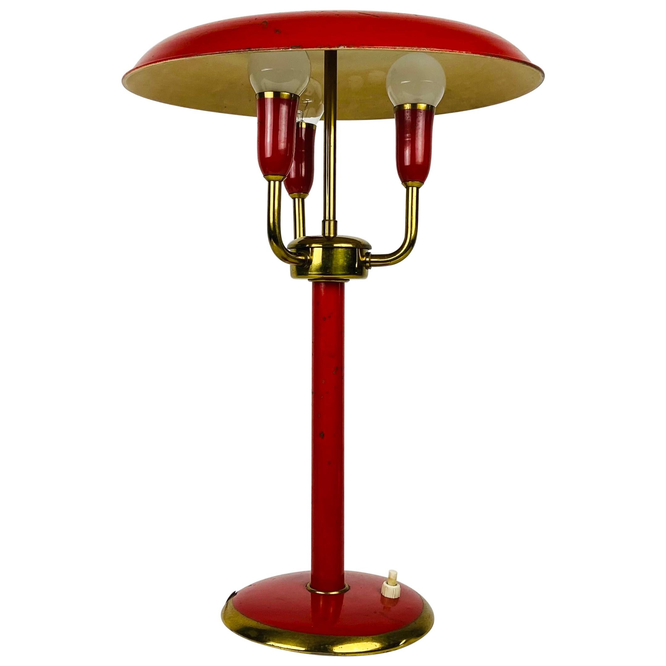 Rare lampe de bureau italienne rouge à 3 bras dans le style de Stilnovo, années 1960, Italie en vente