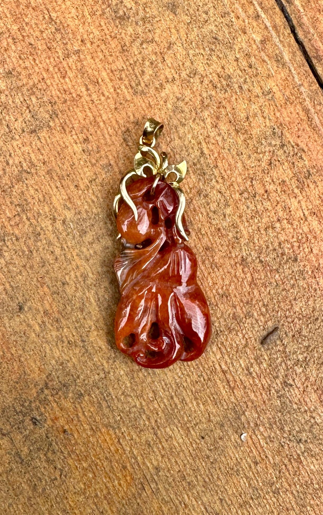 Rare Red Jade Pendant Flower Motif Necklace 14 Karat Gold Carved Antique In Excellent Condition For Sale In New York, NY