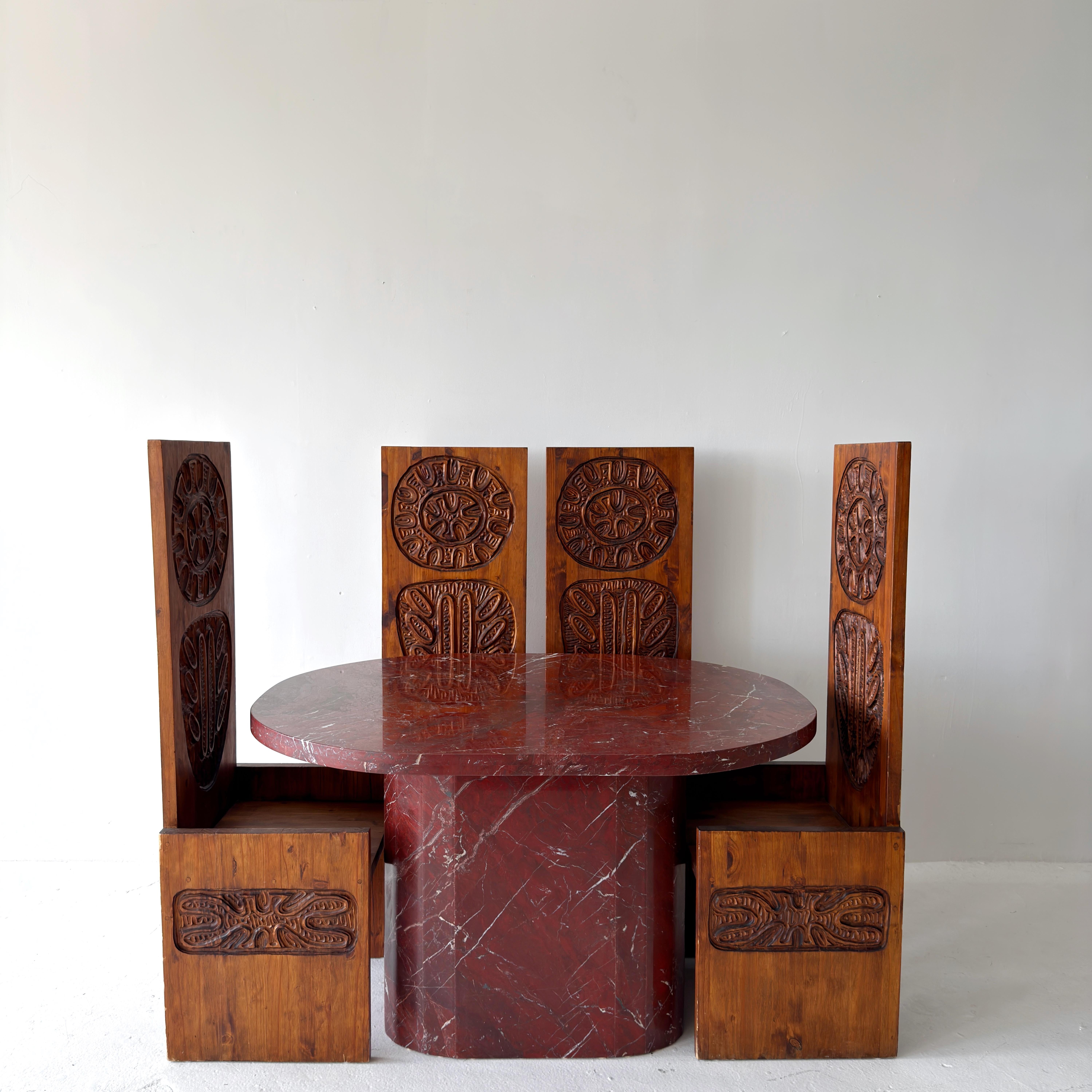 Art Déco raro tavolo da pranzo oblungo d'epoca in marmo rosso in vendita