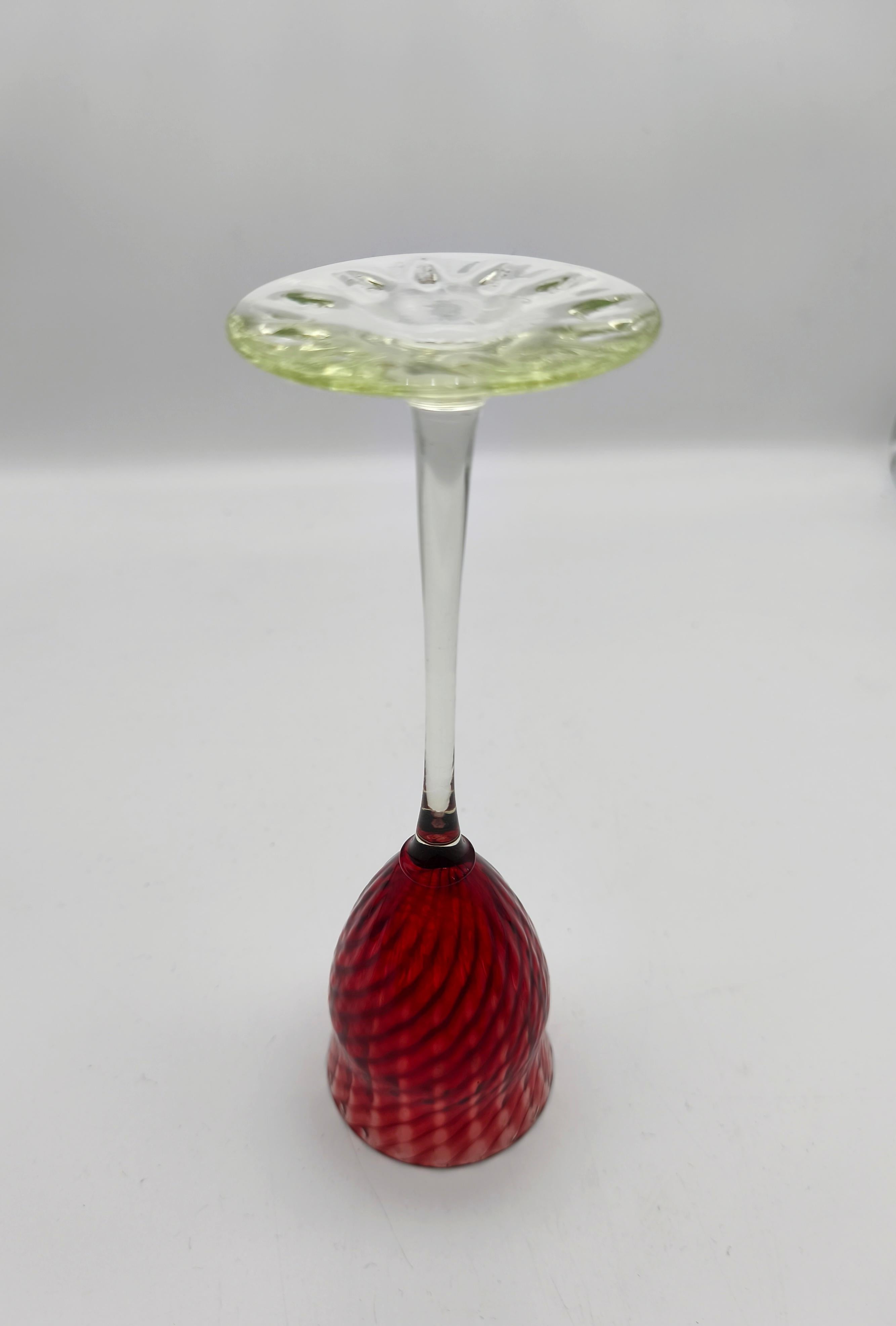 Seltenes rotes, optisch geblasenes Jugendstil-Weinglas von Emile Gallé, Nancy, ca. 1903 (Art nouveau) im Angebot