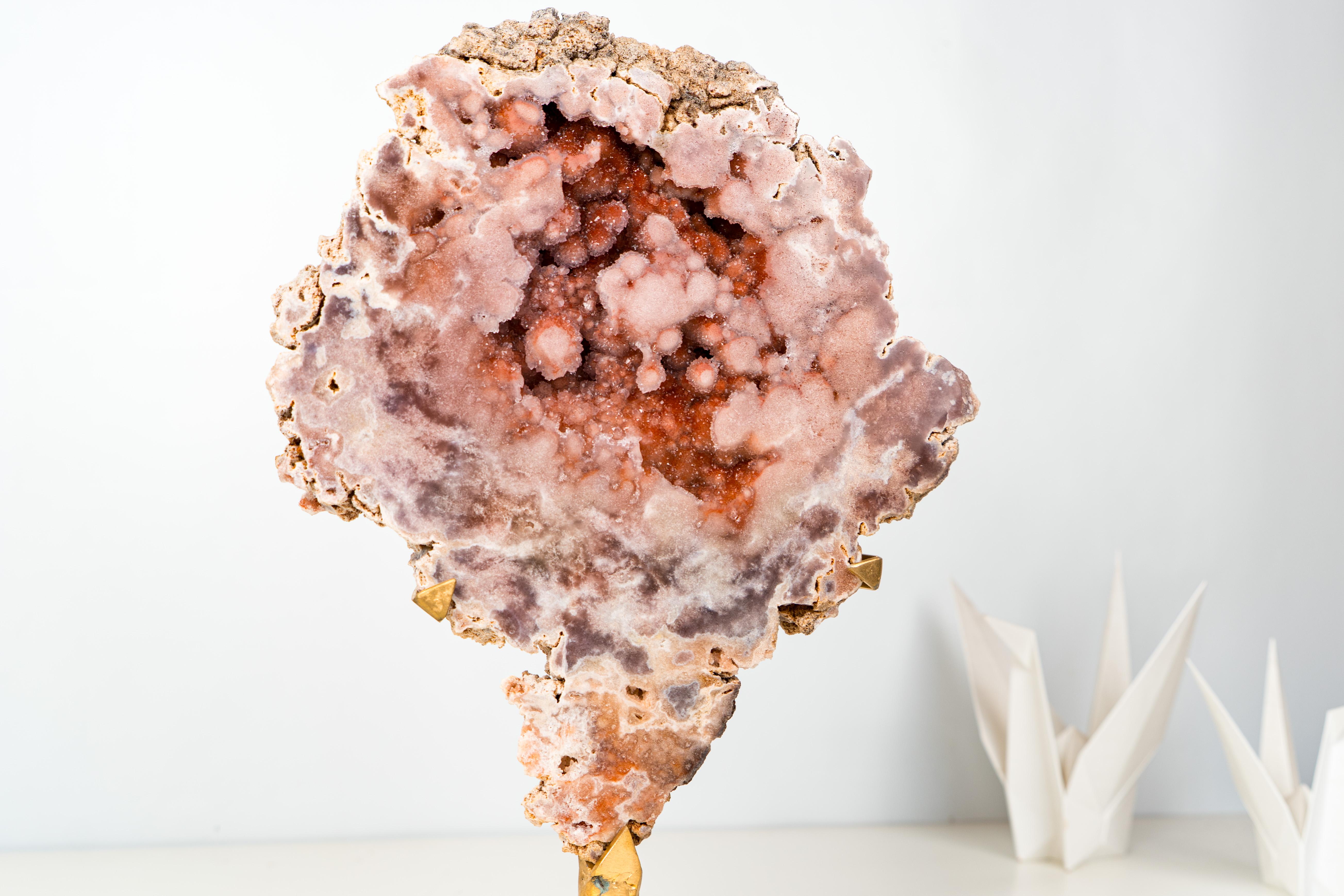 Raro geode di ametista rosso-rosa con superbo drugo galattico rosso e rosa in vendita 3