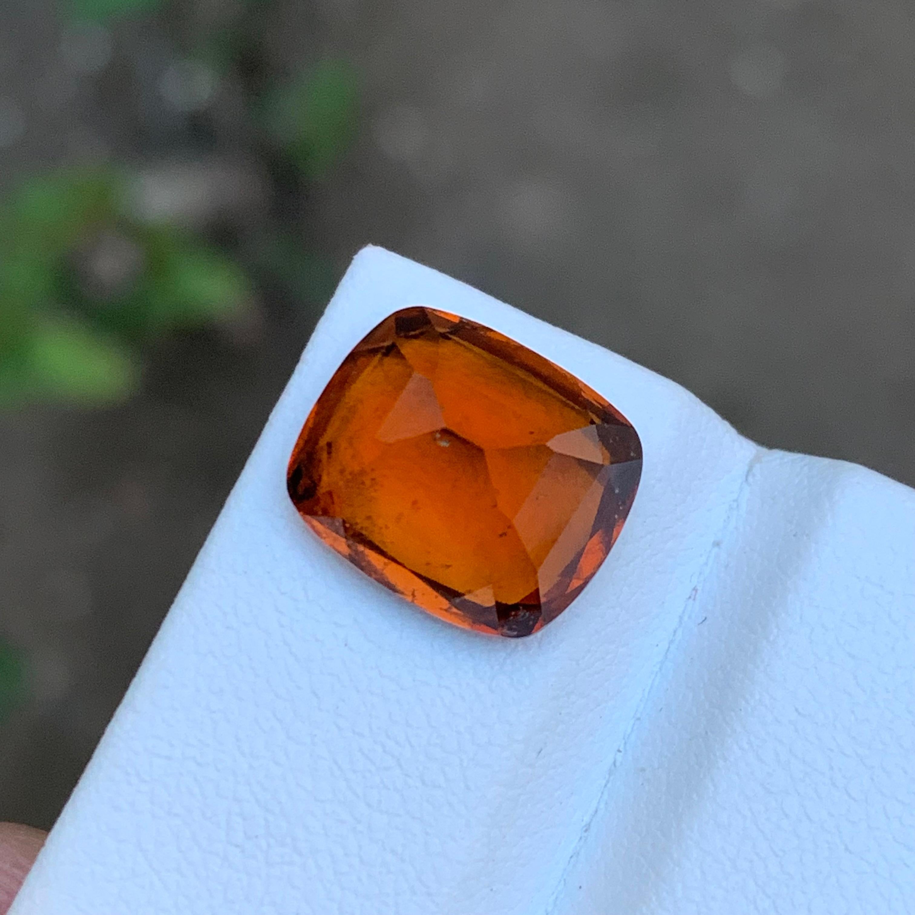 Rare Reddish Orange Natural Hessonite Garnet Gemstone, 8.55 Ct Cushion Cut-Ring In New Condition For Sale In Peshawar, PK