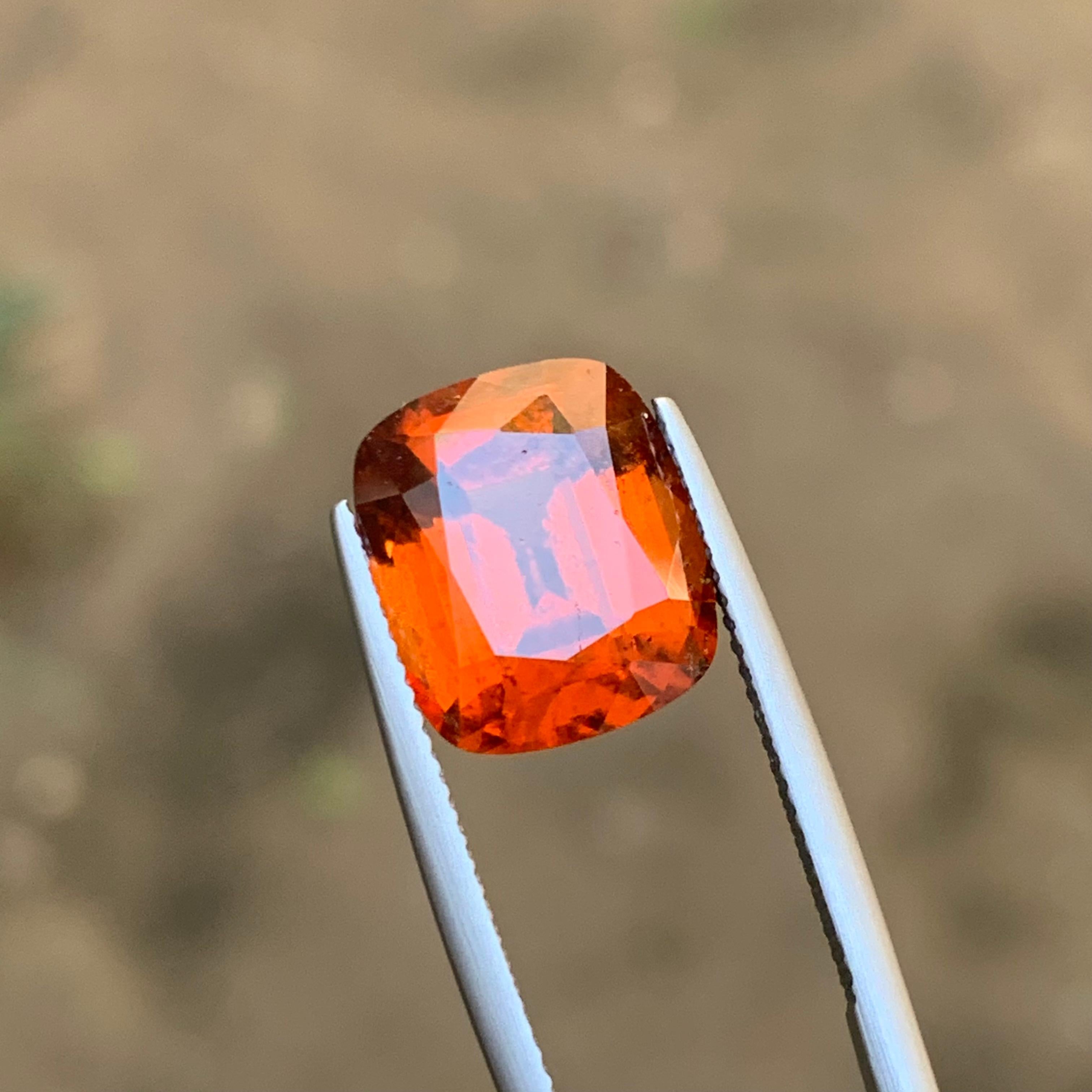 Rare Reddish Orange Natural Hessonite Garnet Gemstone, 8.55 Ct Cushion Cut-Ring In New Condition For Sale In Peshawar, PK