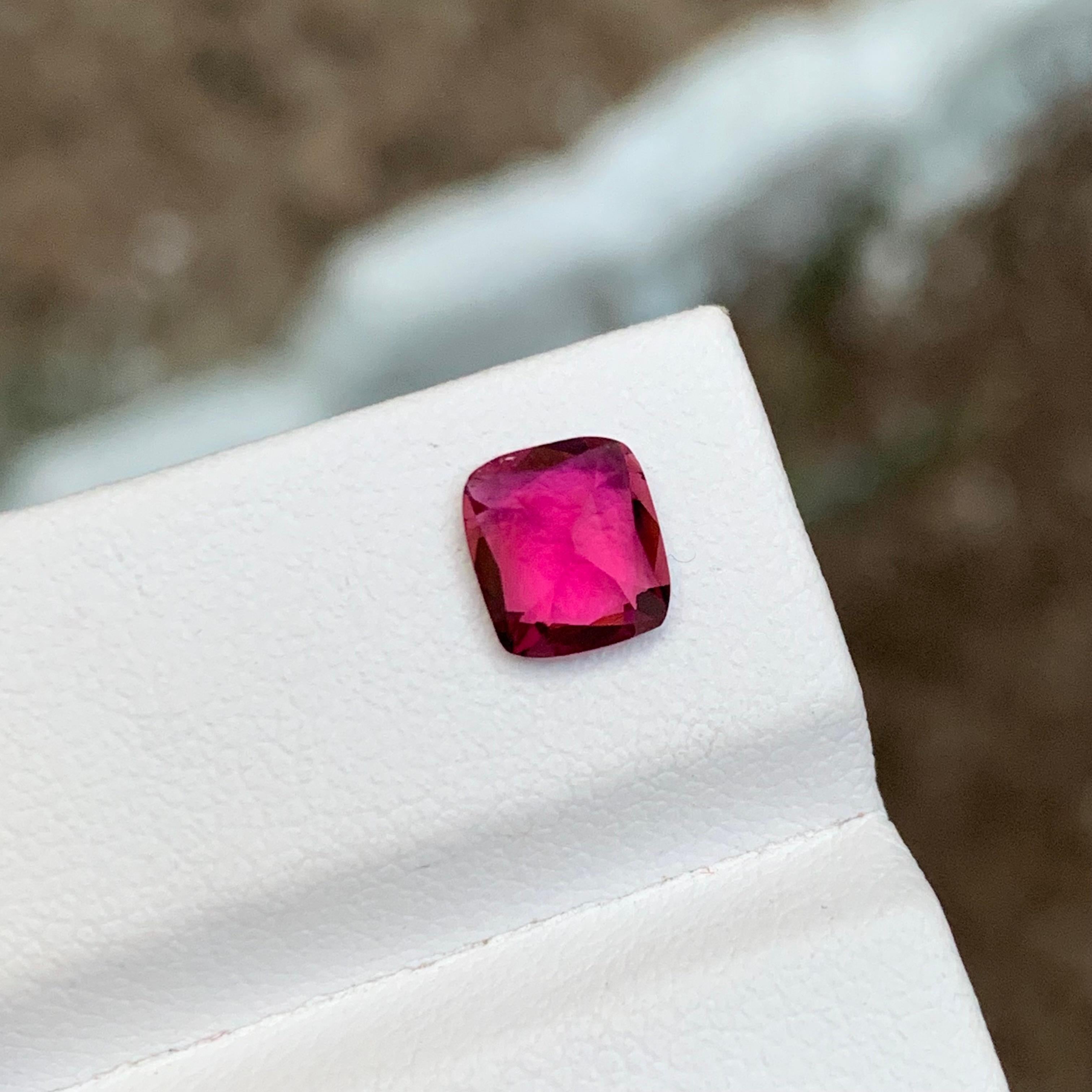 Rare Reddish Pink Rubellite Tourmaline Gemstone, 1.20 Ct Cushion Cut for Ring In New Condition For Sale In Peshawar, PK