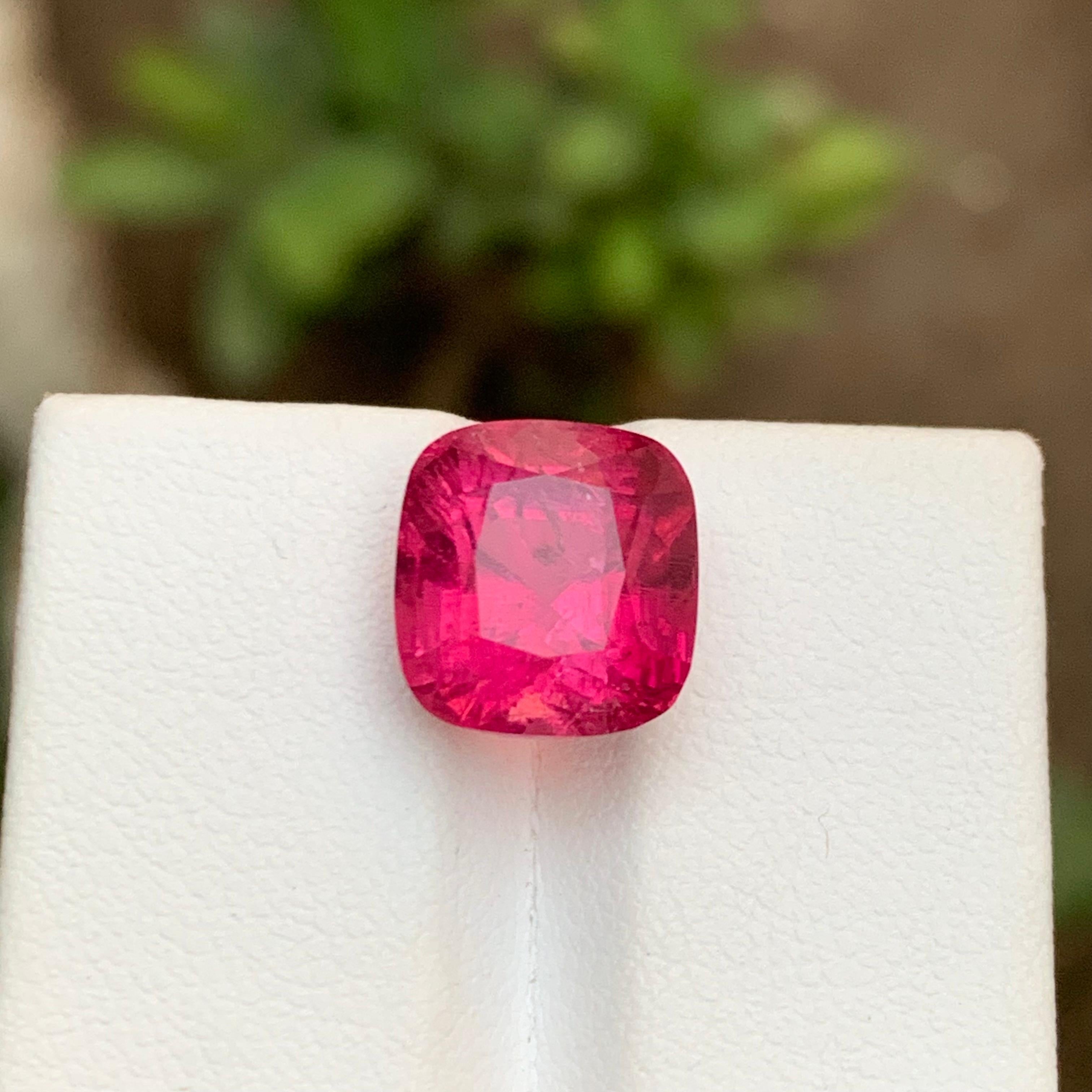 Rosa rossastro raro  Gemma tormalina rubellite, taglio a cuscino da 7,55 carati per anello in vendita 3
