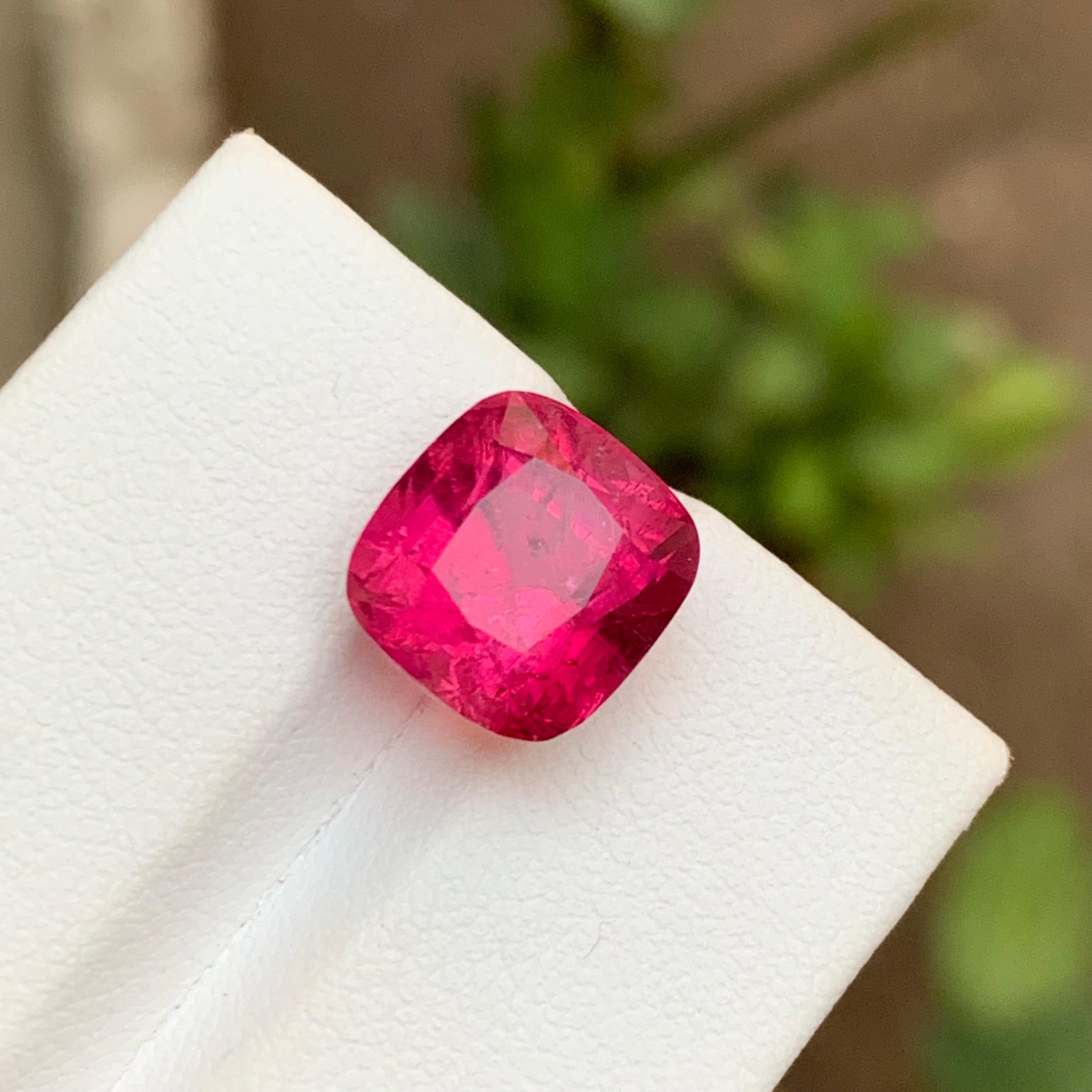 Rosa rossastro raro  Gemma tormalina rubellite, taglio a cuscino da 7,55 carati per anello in vendita 4
