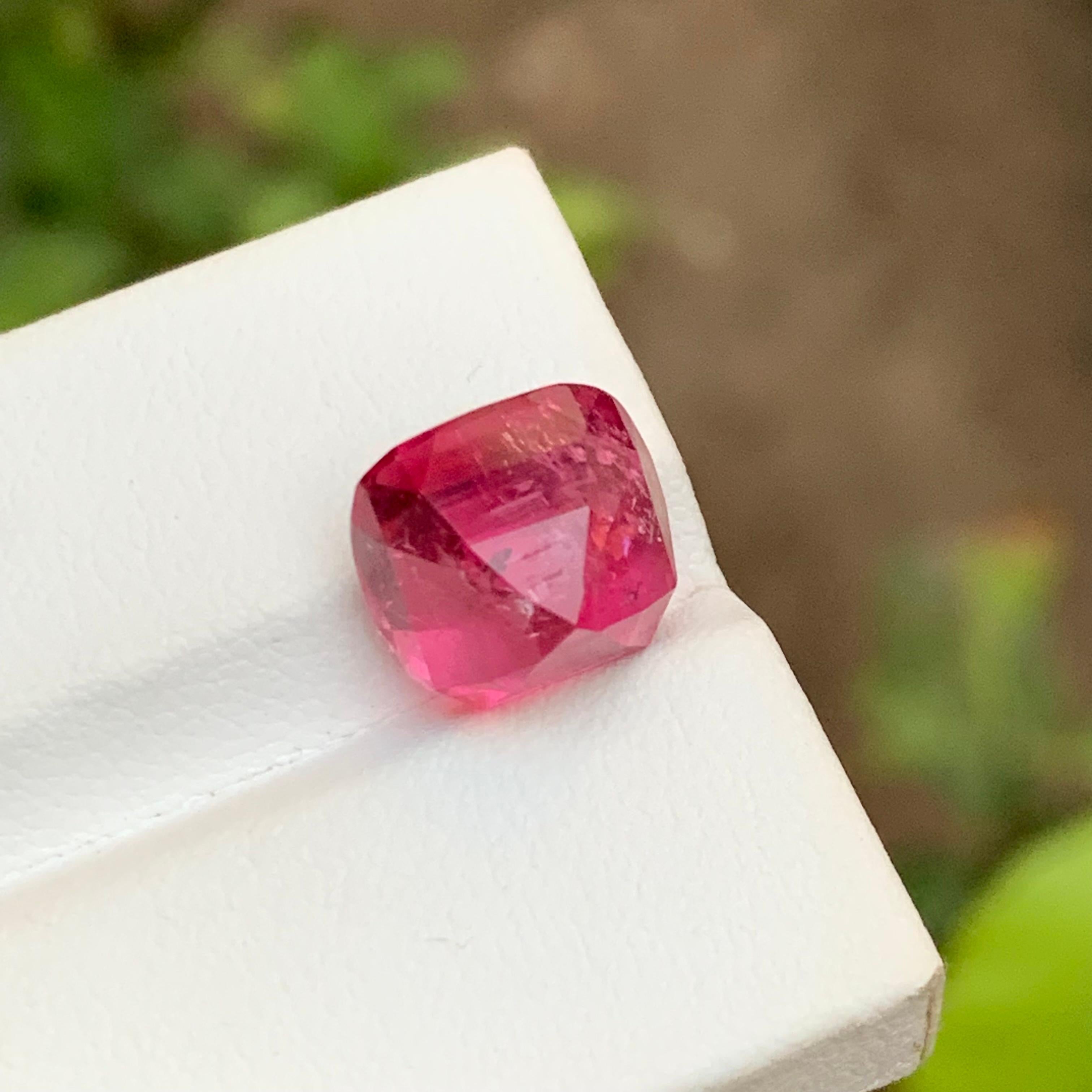 Rosa rossastro raro  Gemma tormalina rubellite, taglio a cuscino da 7,55 carati per anello In condizioni Nuovo in vendita a Peshawar, PK