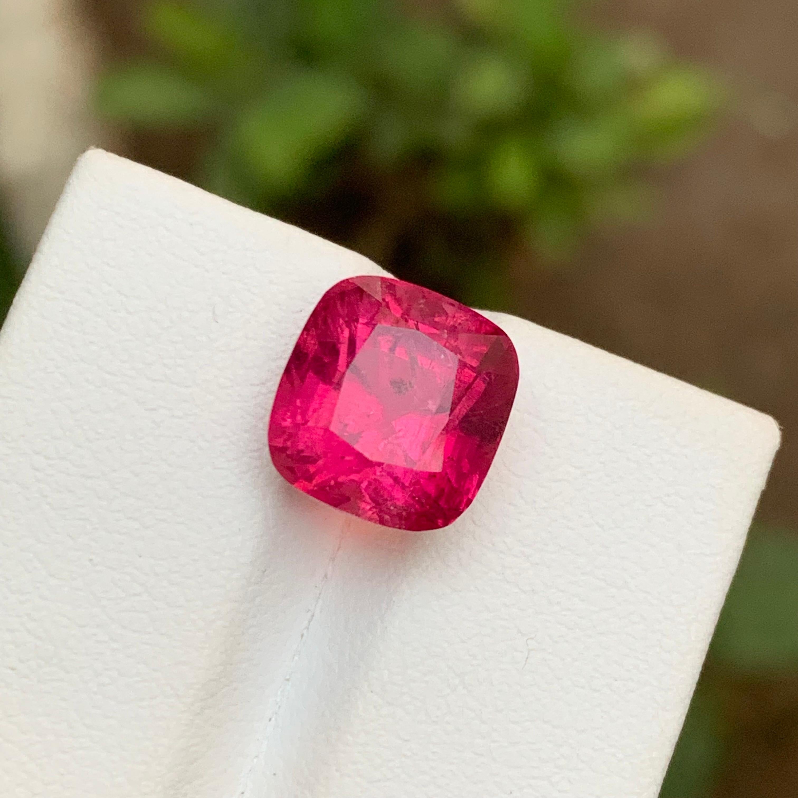 Rosa rossastro raro  Gemma tormalina rubellite, taglio a cuscino da 7,55 carati per anello in vendita 2