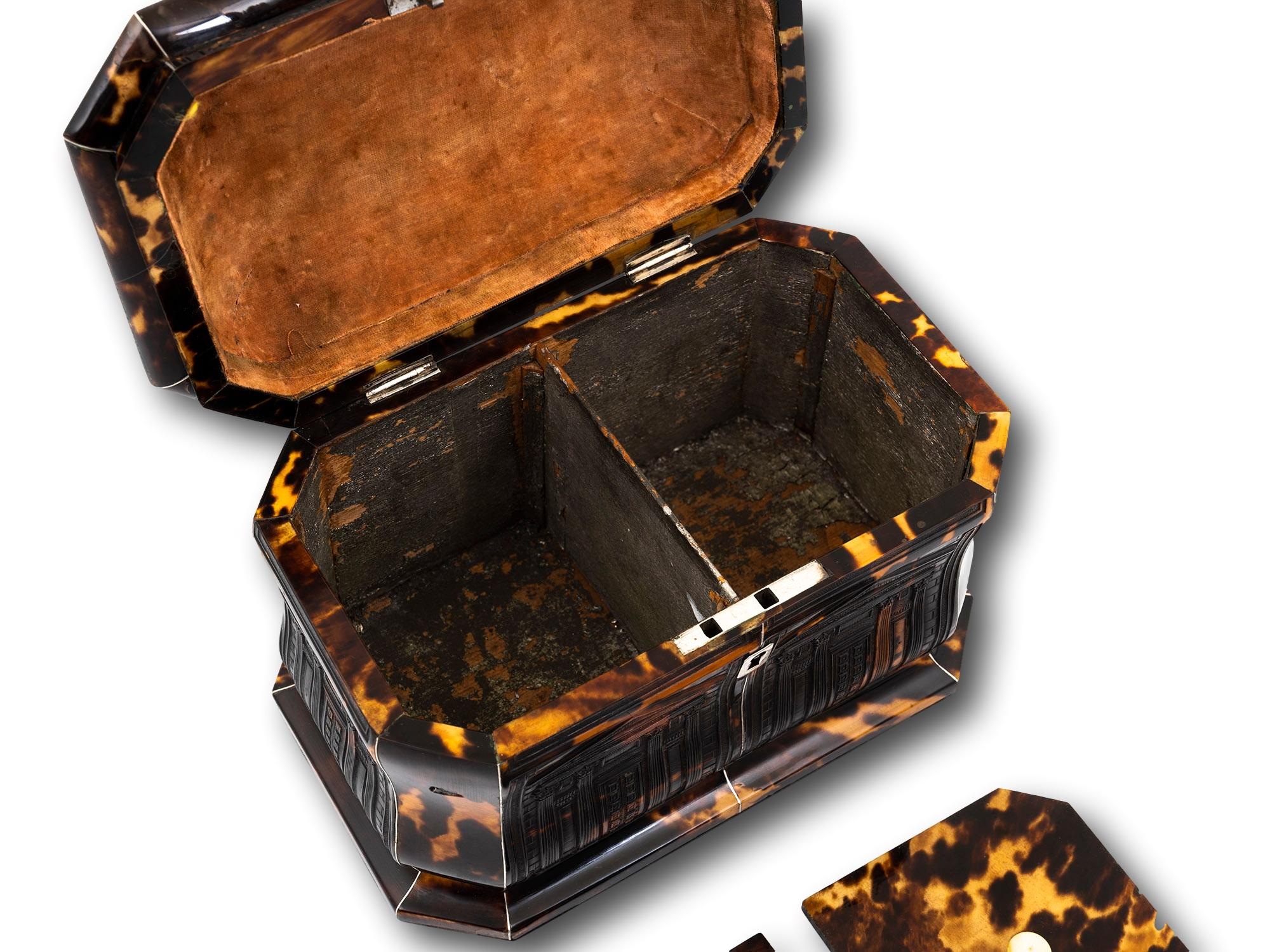 Rare boîte à thé de style Régence architecturale pressée en écaille de tortue en vente 2