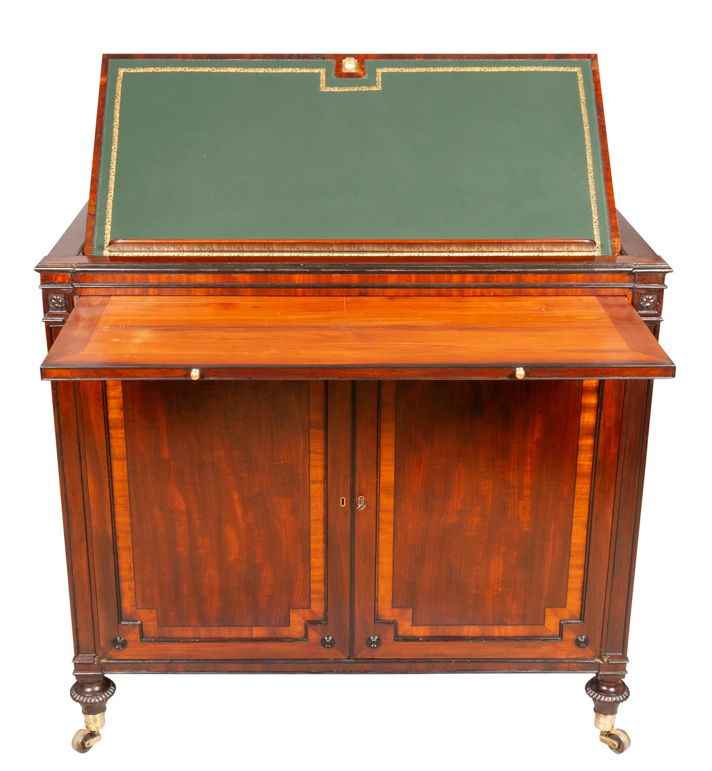 Rare collectionneur/meuble de rangement Folio Regency en acajou en vente 4