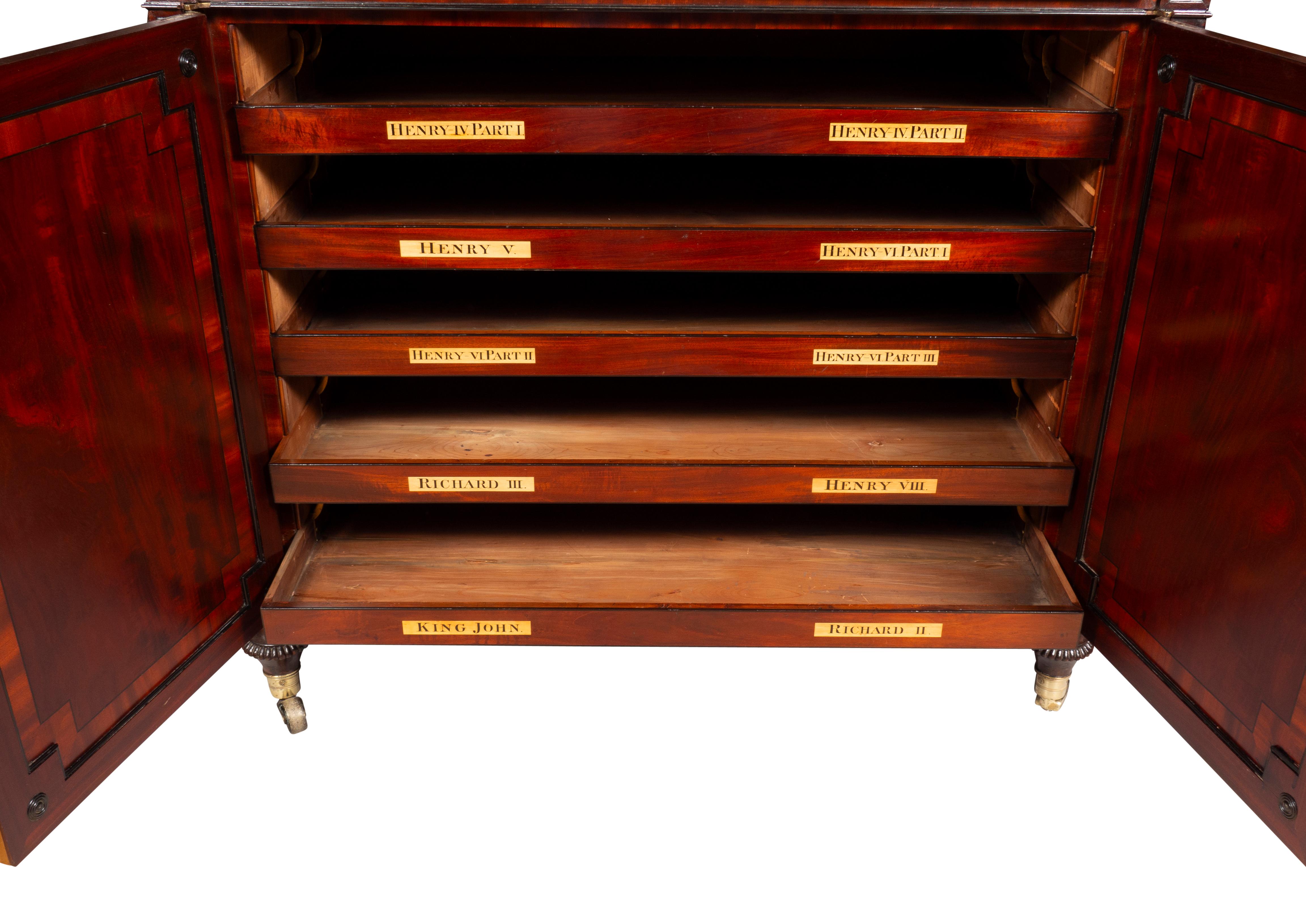 Rare collectionneur/meuble de rangement Folio Regency en acajou en vente 6