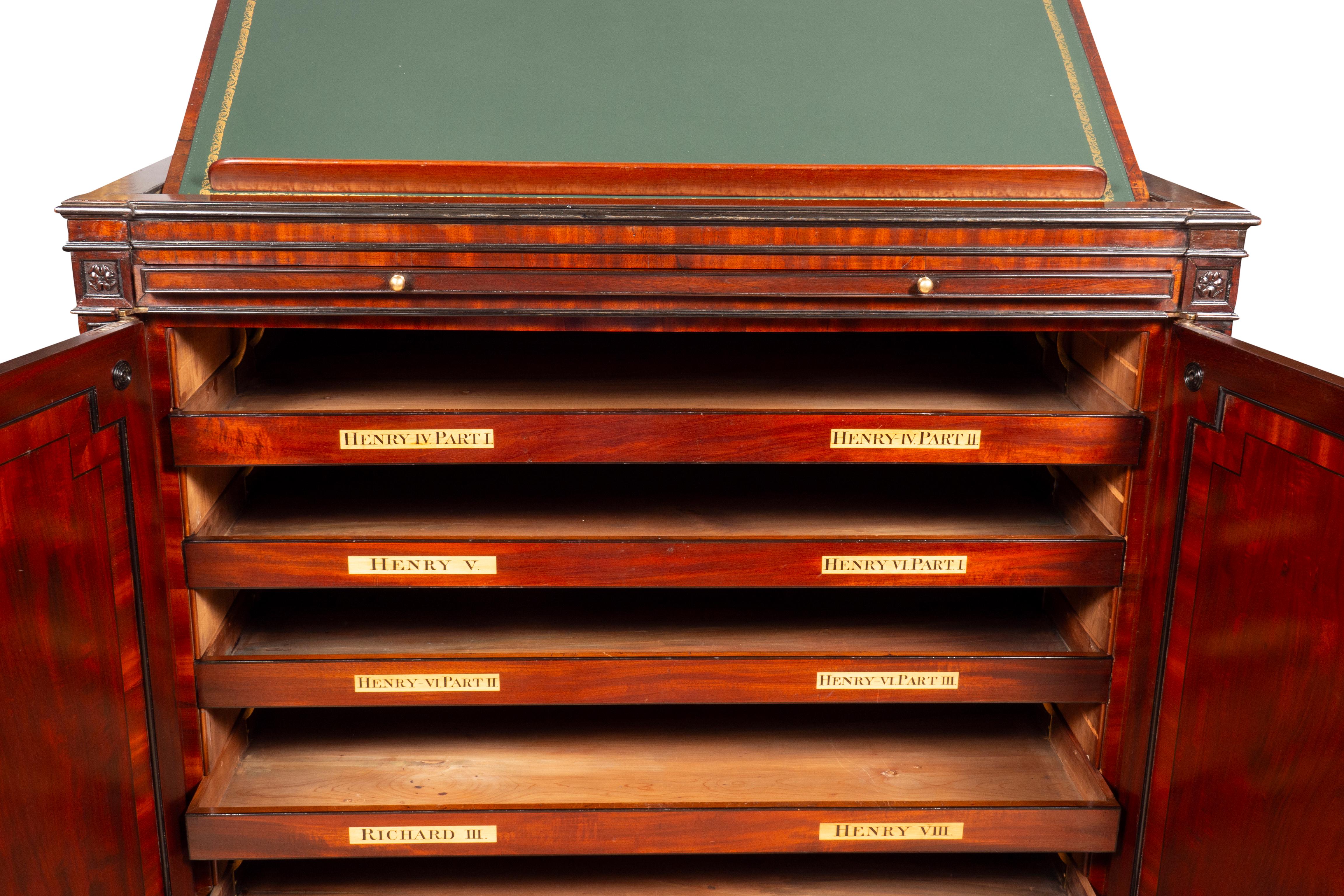 Rare collectionneur/meuble de rangement Folio Regency en acajou en vente 7