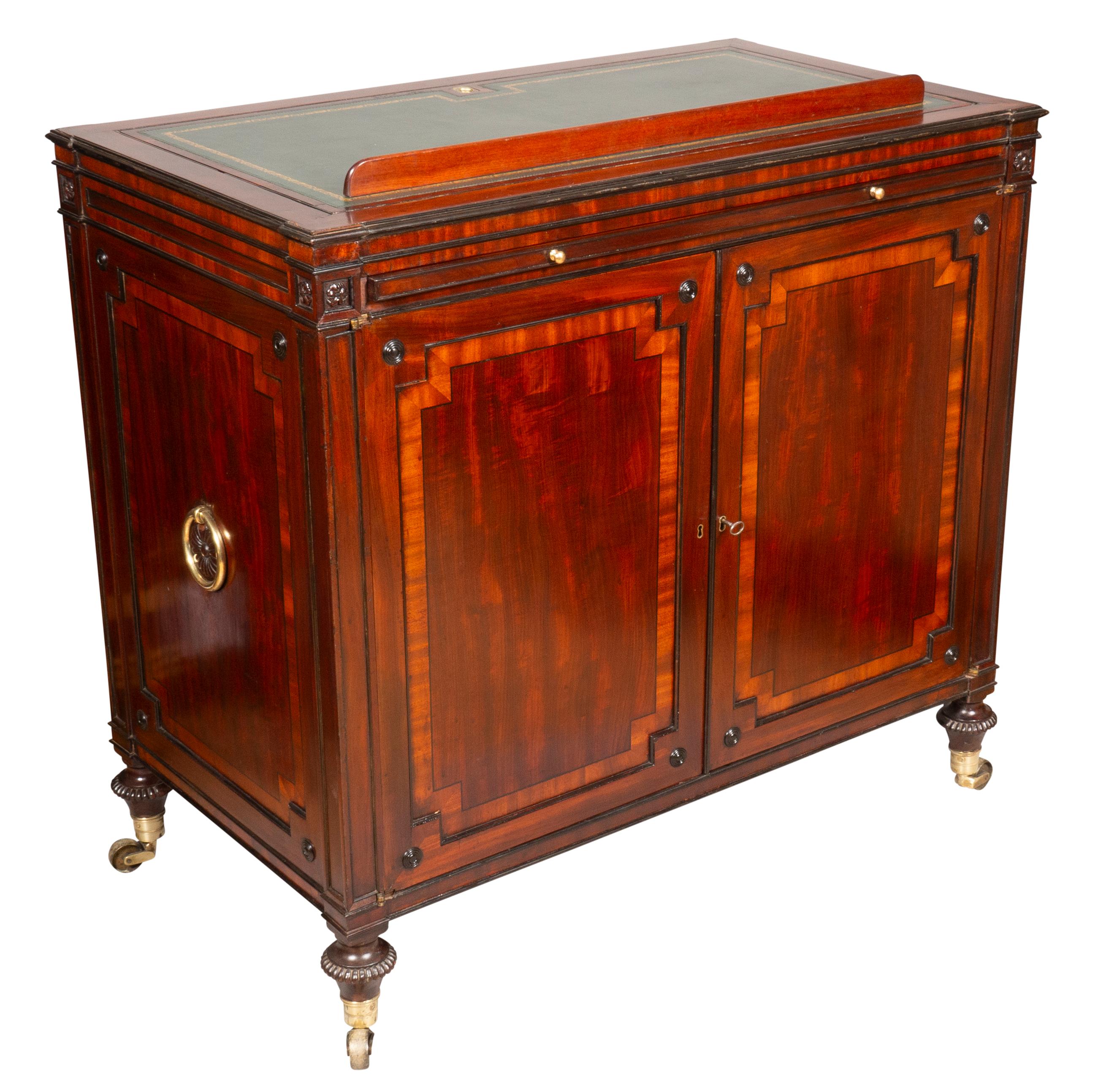 Anglais Rare collectionneur/meuble de rangement Folio Regency en acajou en vente