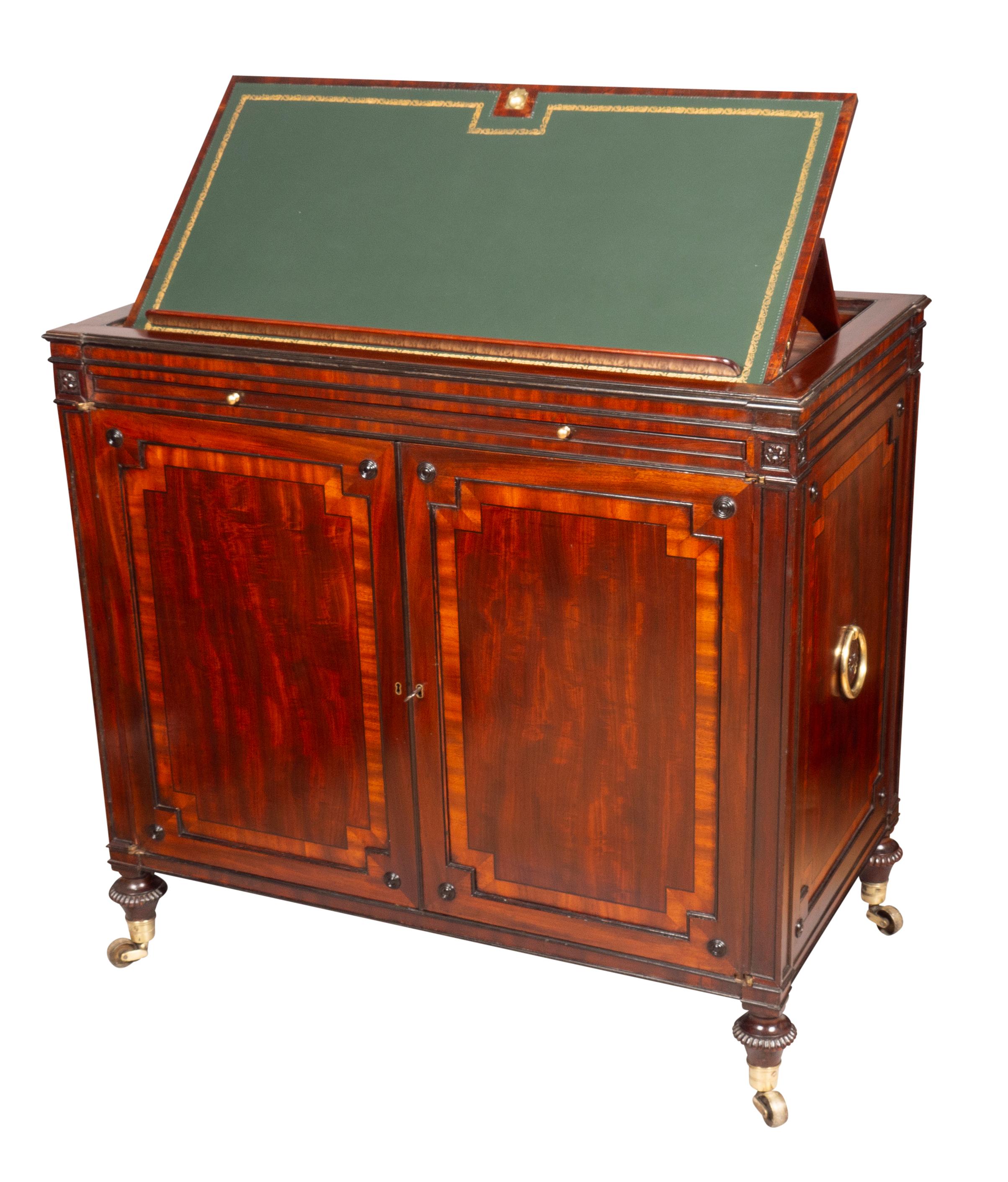Rare collectionneur/meuble de rangement Folio Regency en acajou en vente 3