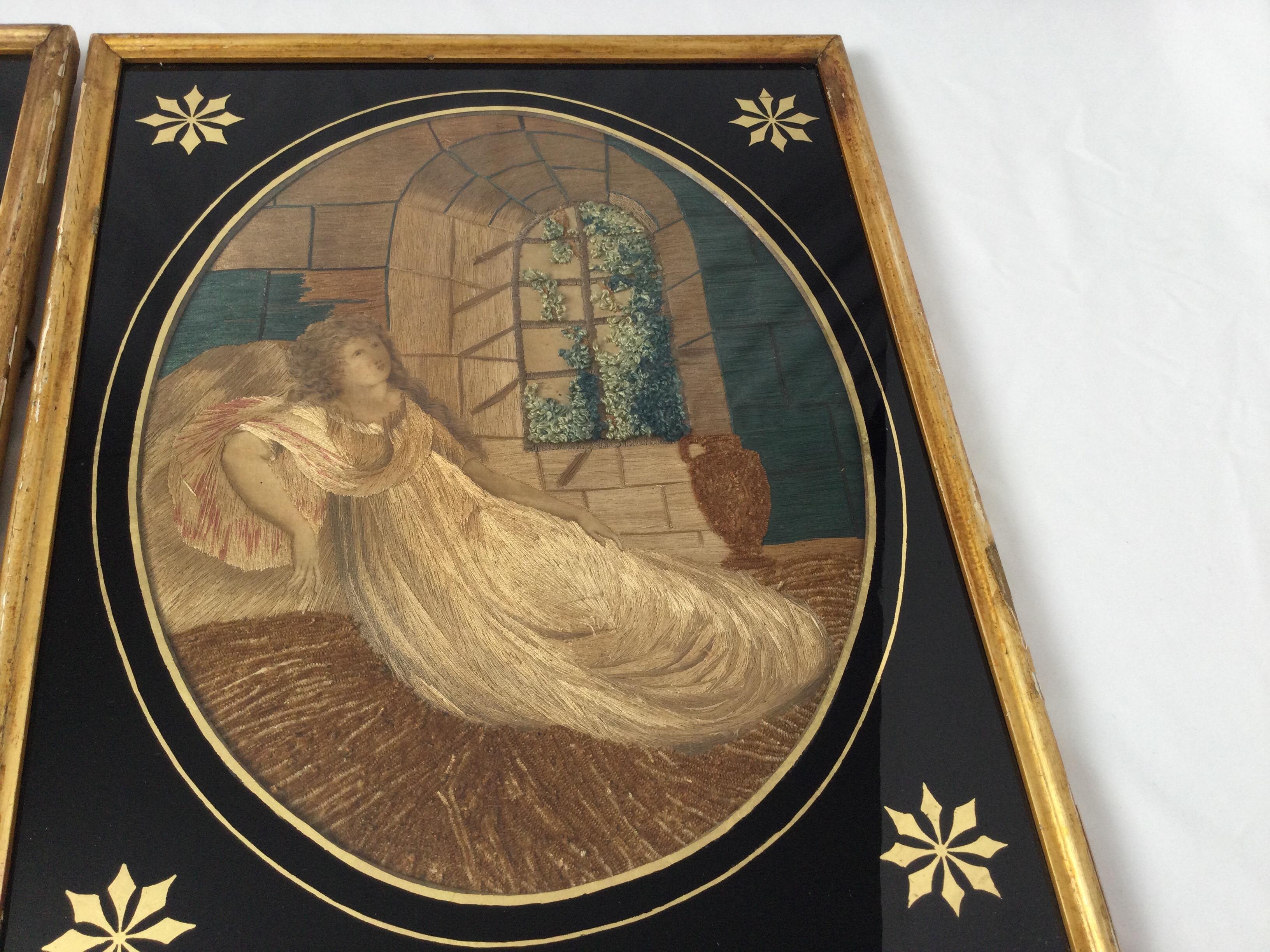 Seltene bestickte und handbemalte Trauerbilder aus Seide aus der Regency-Periode, Paar (Bestickt) im Angebot