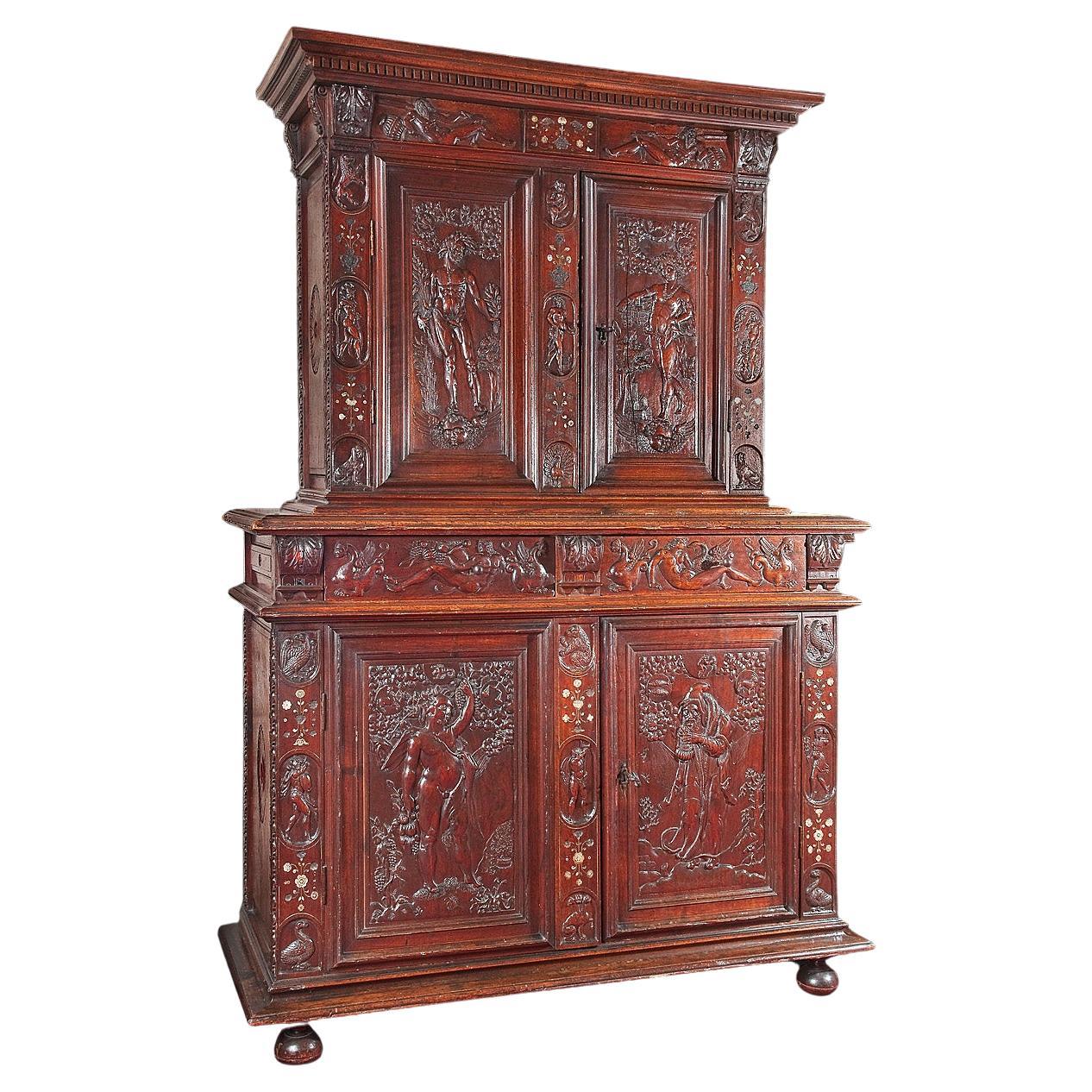 Rare cabinet Renaissance richement sculpté