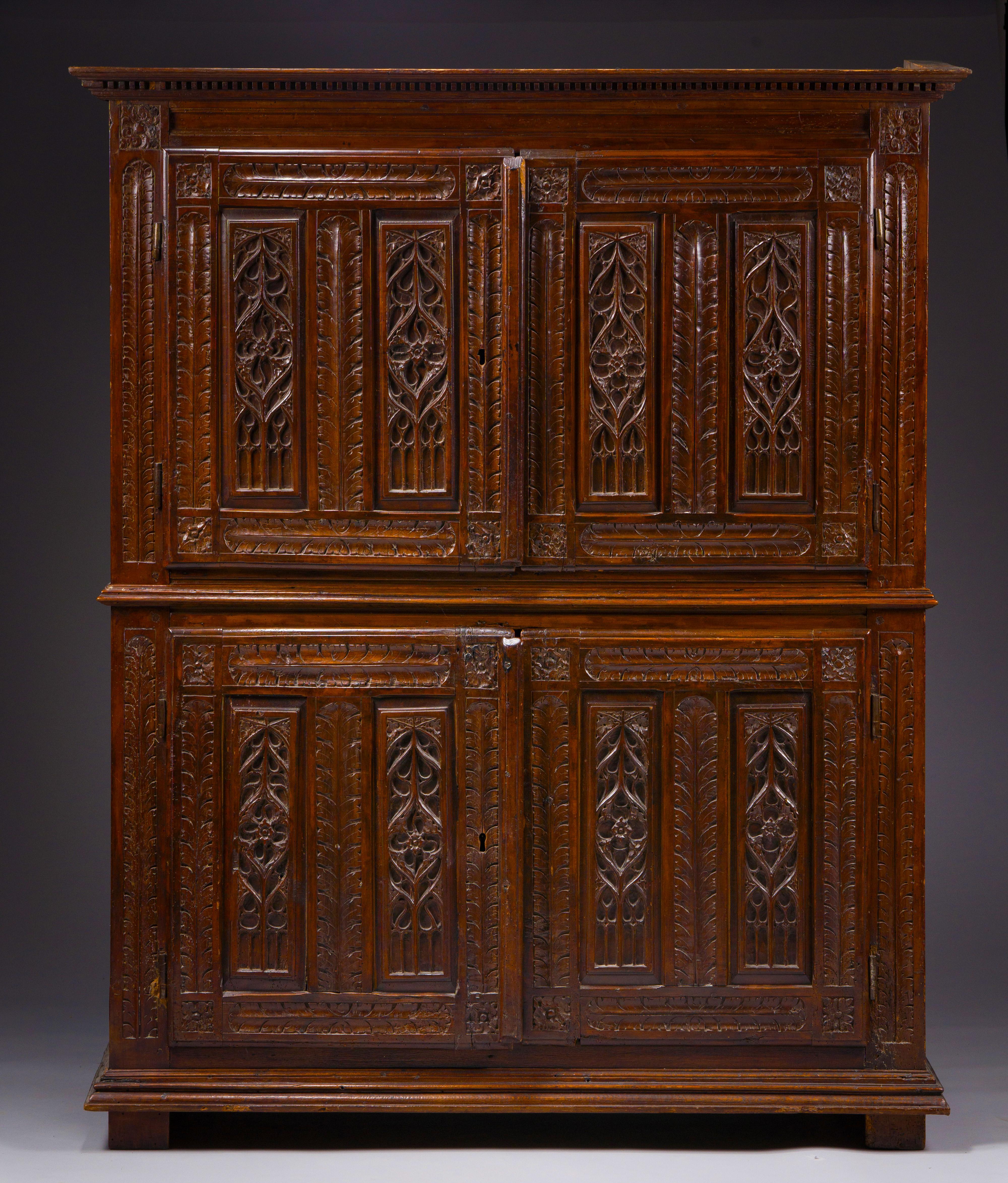 RARE RENAISSANCE CABINET WITH FEATHER QUILL AND FENESTRATION DECORATION

ORIGIN: FRANCE
PERIOD: EARLY 16th CENTURY

DIMENSIONS :
Height :  178 cm
Length : 145 cm
Depth : 58 cm

Walnut wood
Good state of conservation
Original keys and locks

This