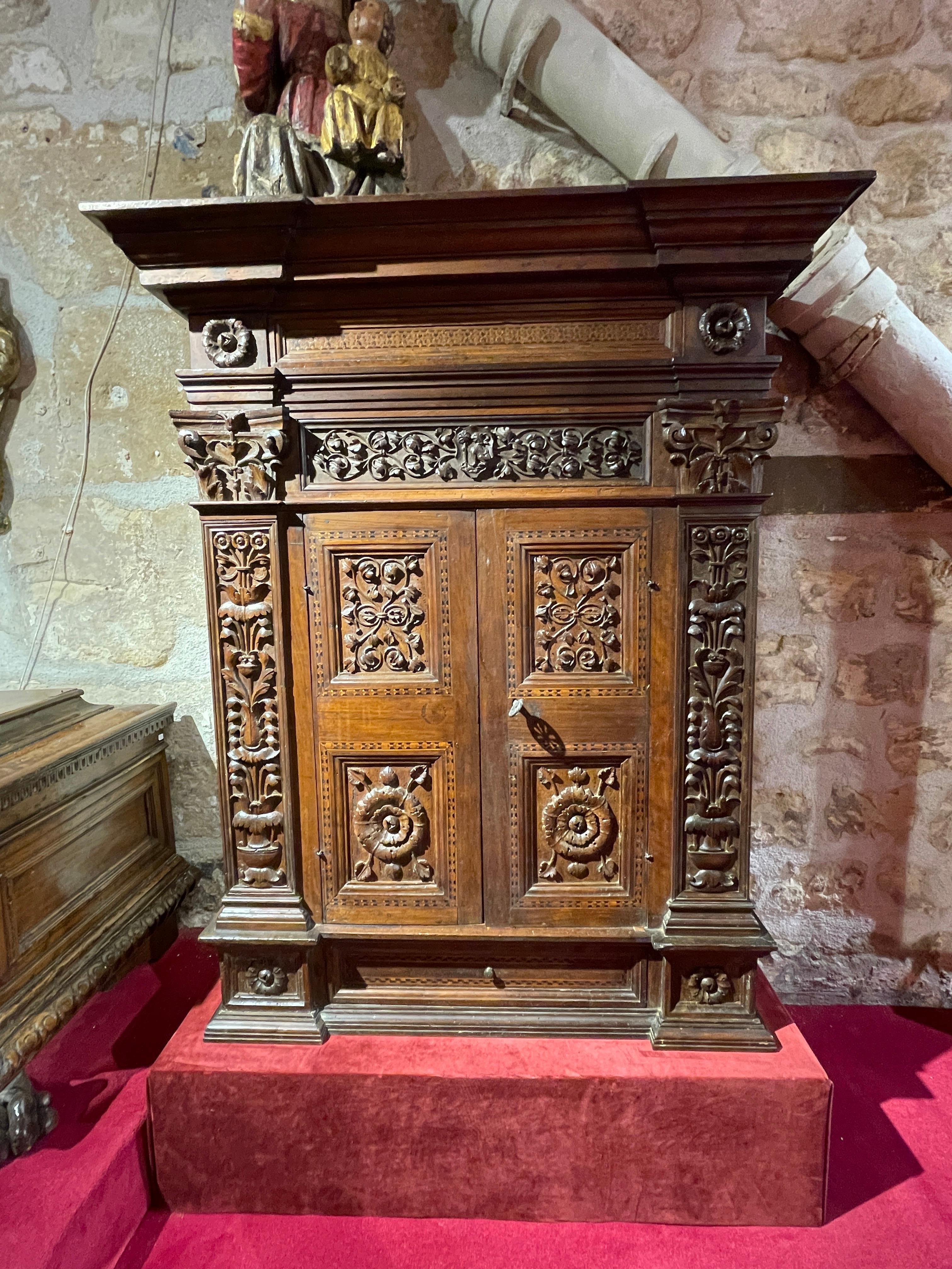 Walnut Rare Renaissance Florentine Cabinet with Certosina Decoration For Sale
