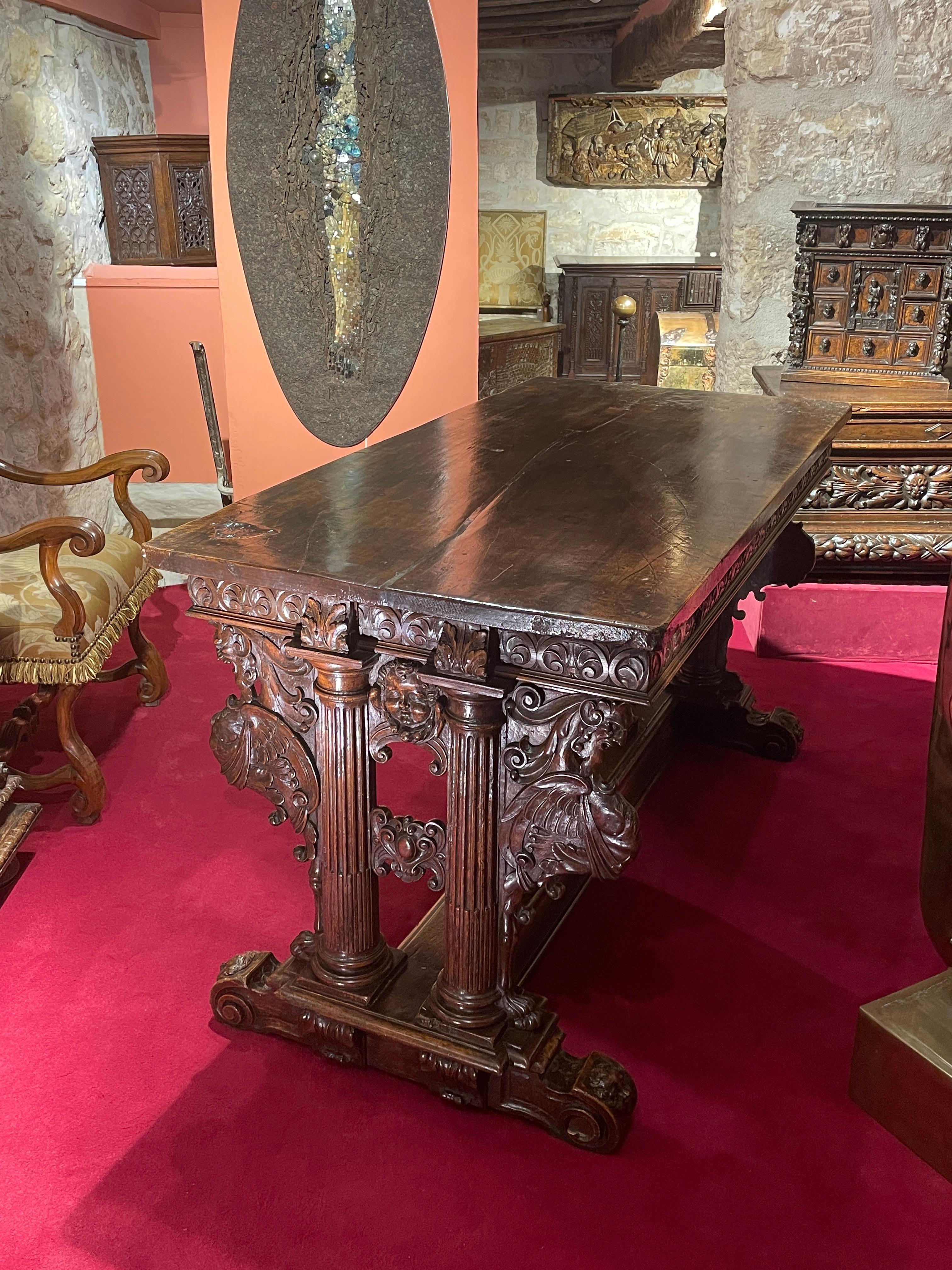 Rare Renaissance Table with Fixed Top In Good Condition For Sale In Saint-Ouen, FR