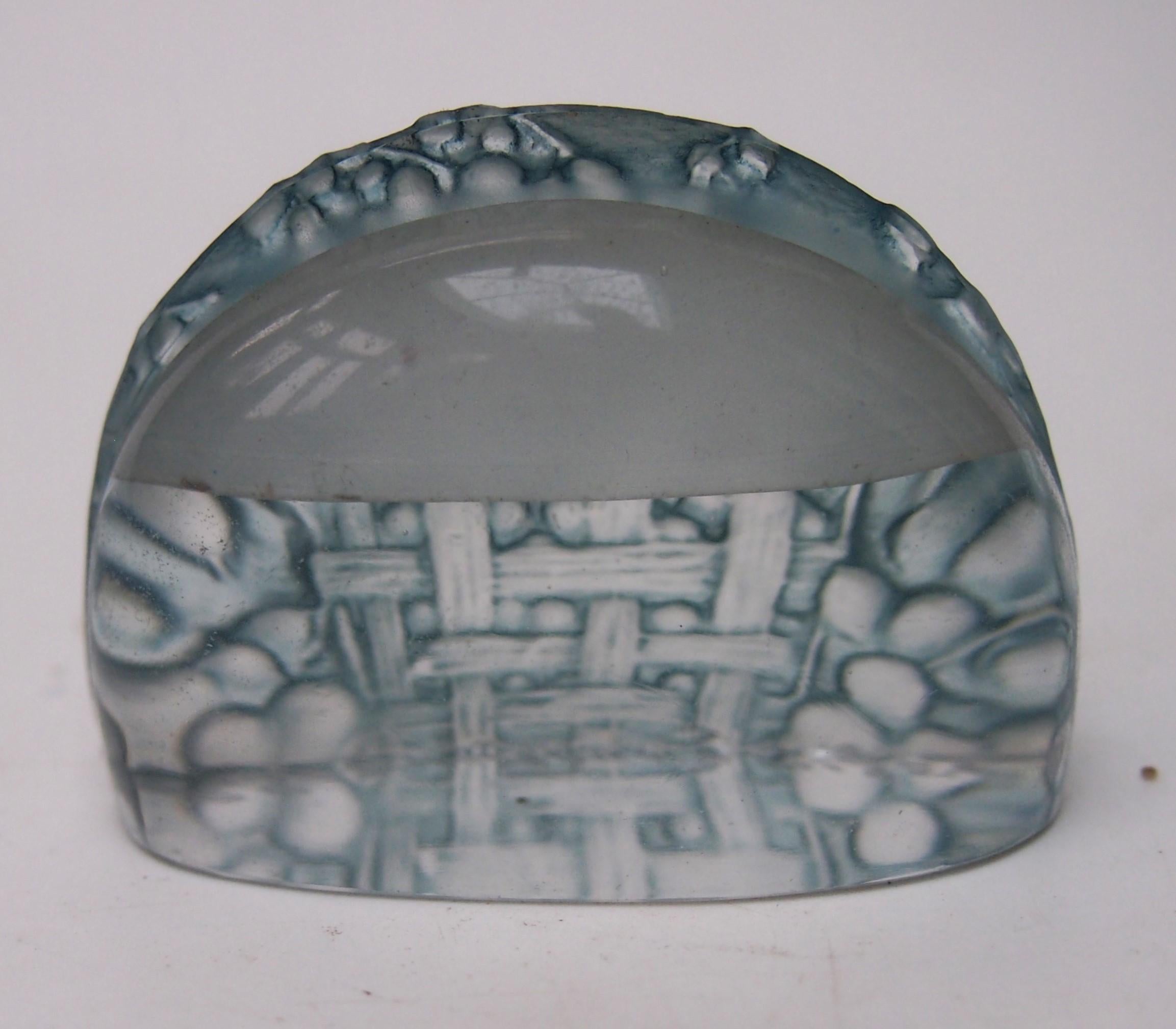 Art Déco Raro portamenù di Groseilles in vetro blu Stained Glass di Rene Lalique firmato nel 1924 in vendita