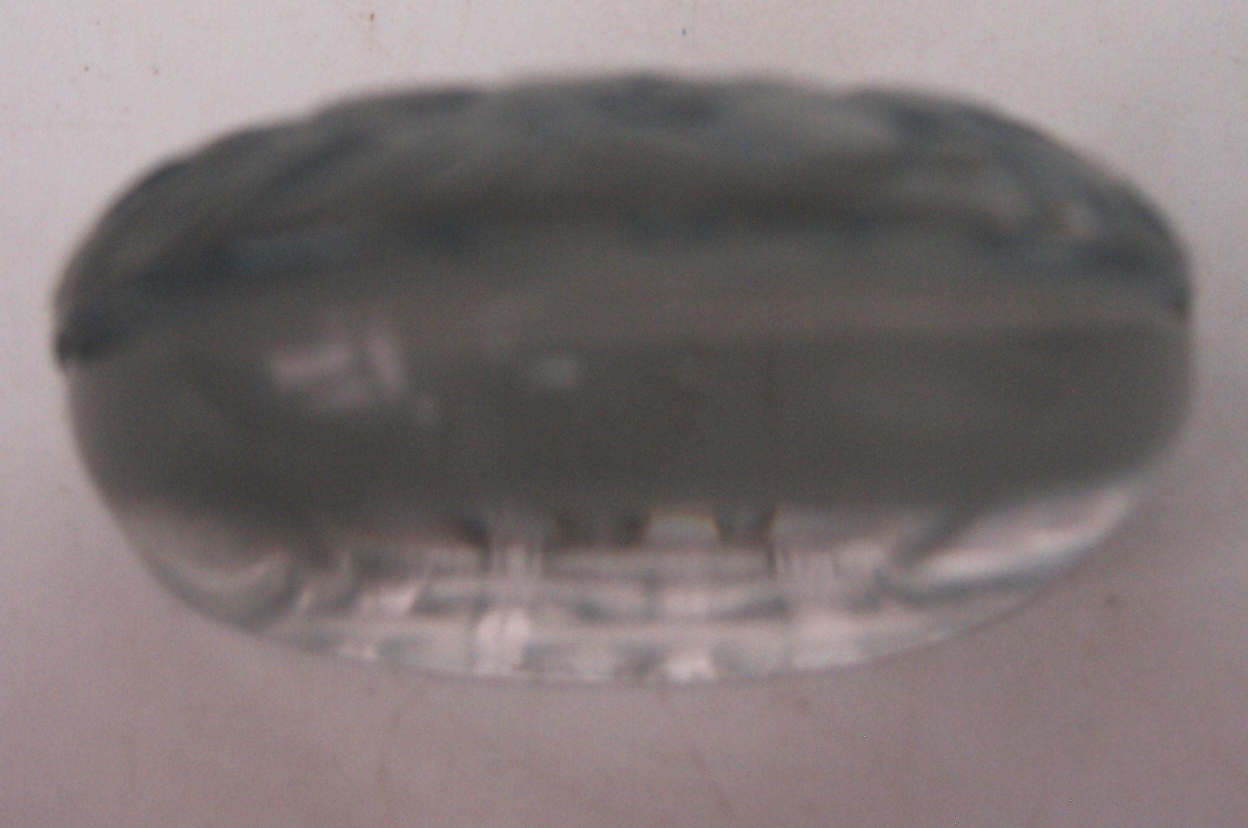 Seltener blauer Rene Lalique-Menühalter aus Buntglas in Pfirsichform, signiert um 1924 im Zustand „Gut“ im Angebot in Worcester Park, GB