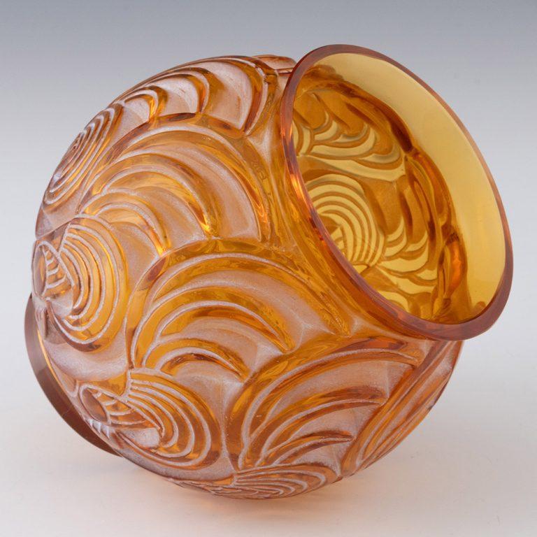Metà XX secolo Raro vaso di Bresse di Rene Lalique 1931 Marcilhac 1073