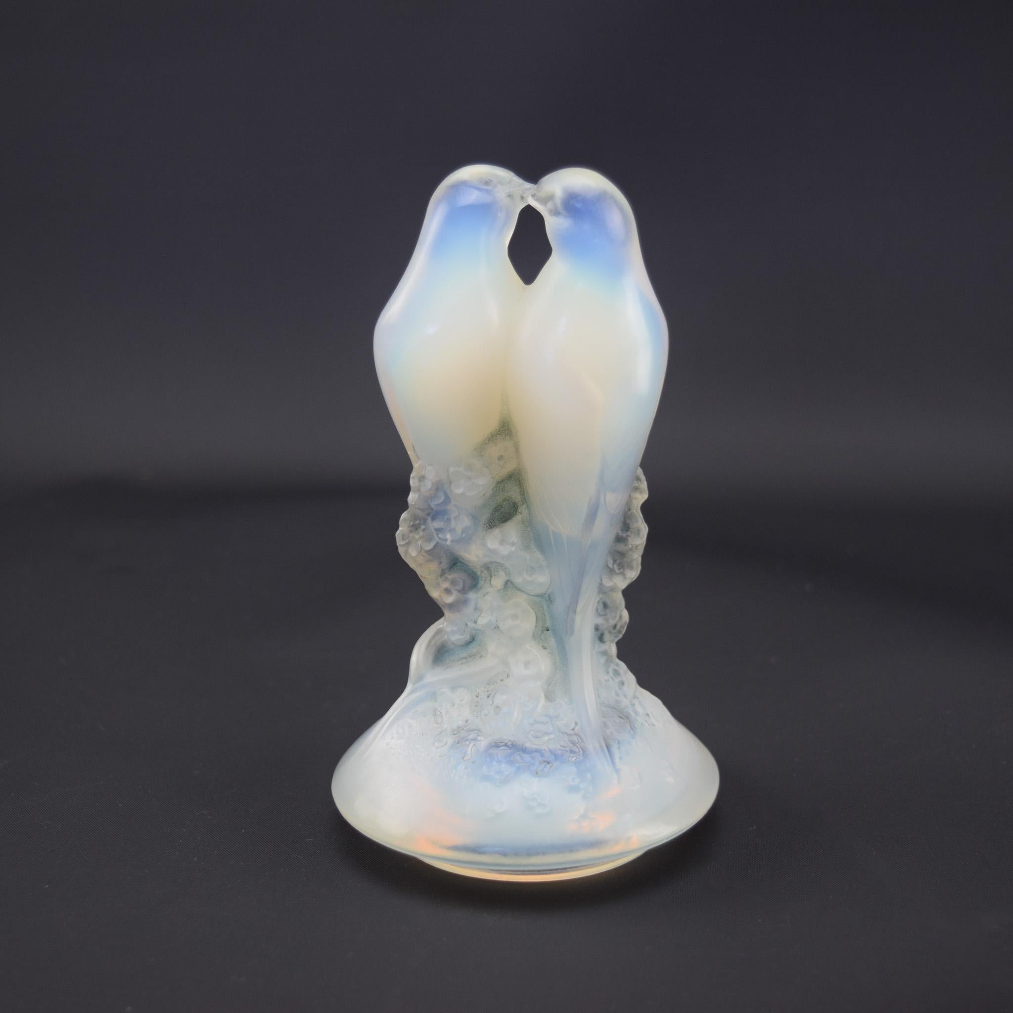 Rare vase Rene Lalique opalescent Tourterelles C1925 en vente 2