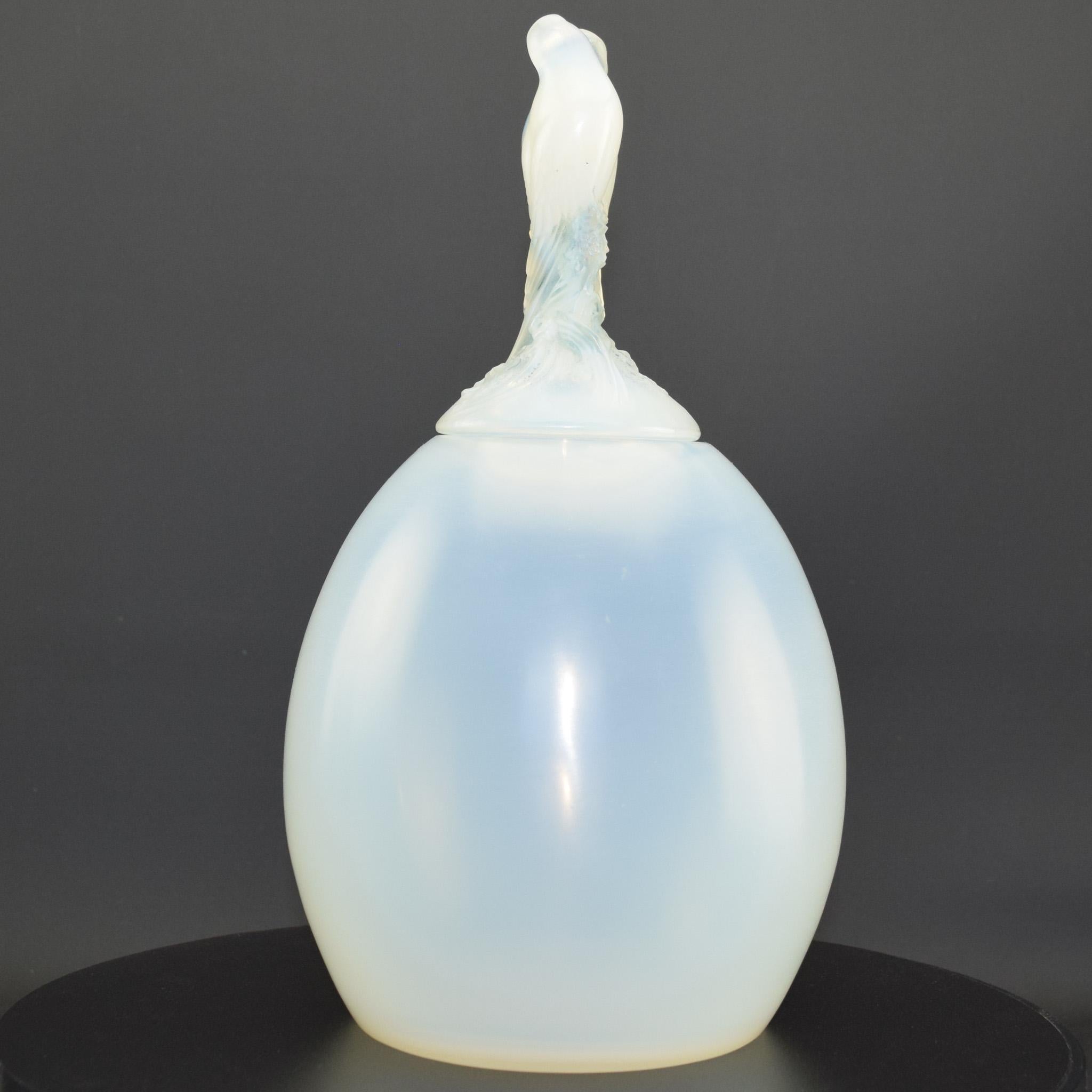 Moulé Rare vase Rene Lalique opalescent Tourterelles C1925 en vente