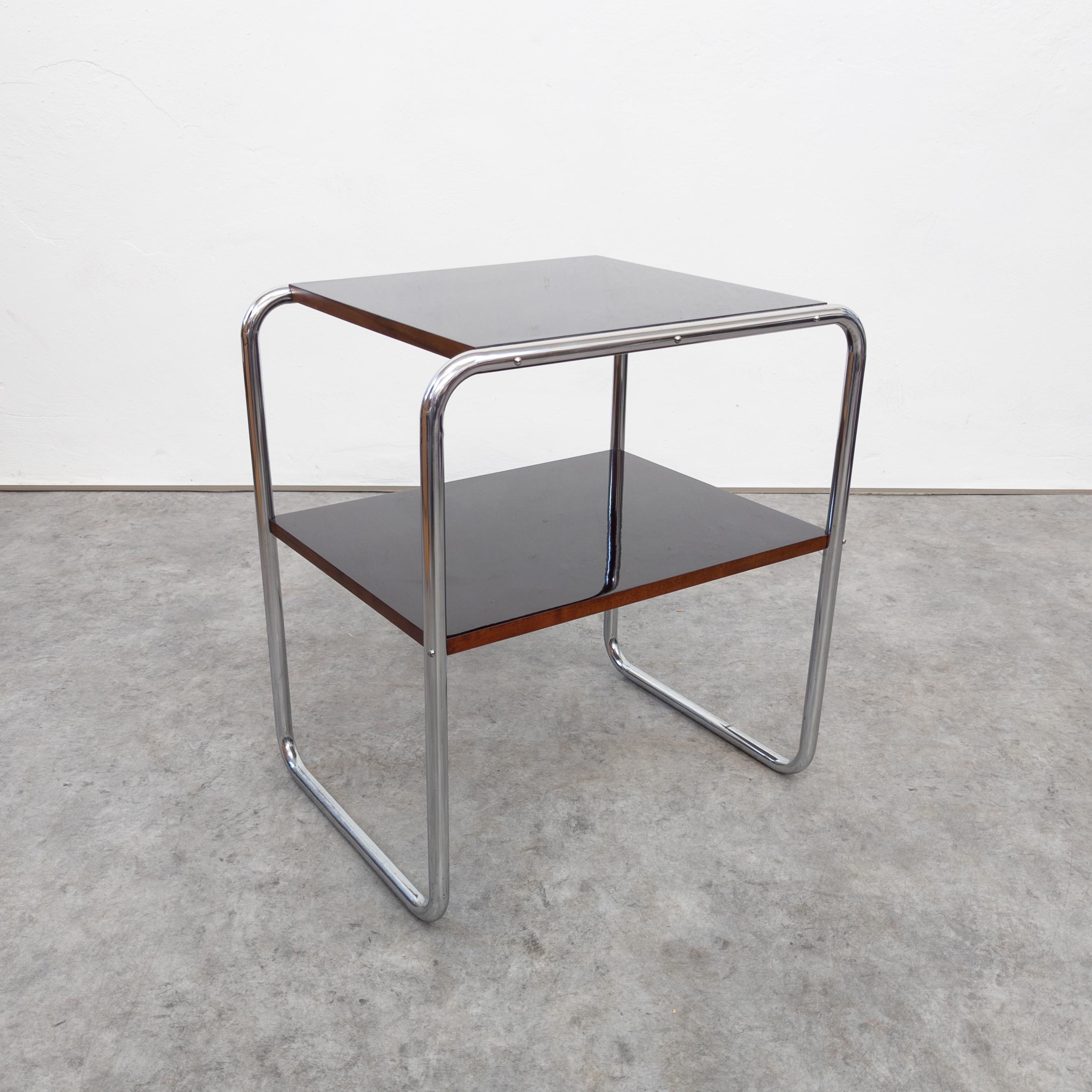 Tchèque Rare table d'appoint en acier tubulaire Bauhaus restaurée par Marcel Breuer  en vente