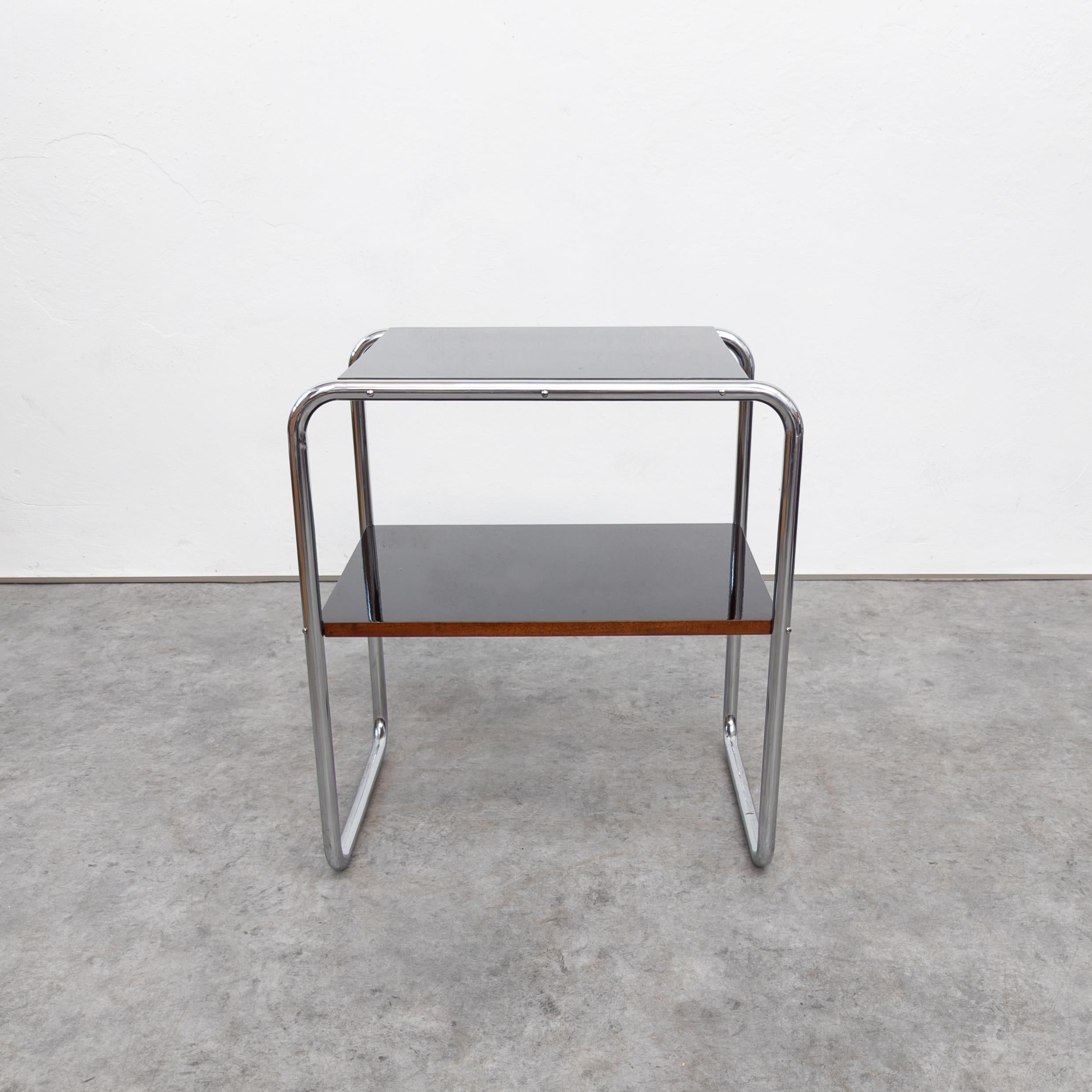 Milieu du XXe siècle Rare table d'appoint en acier tubulaire Bauhaus restaurée par Marcel Breuer  en vente