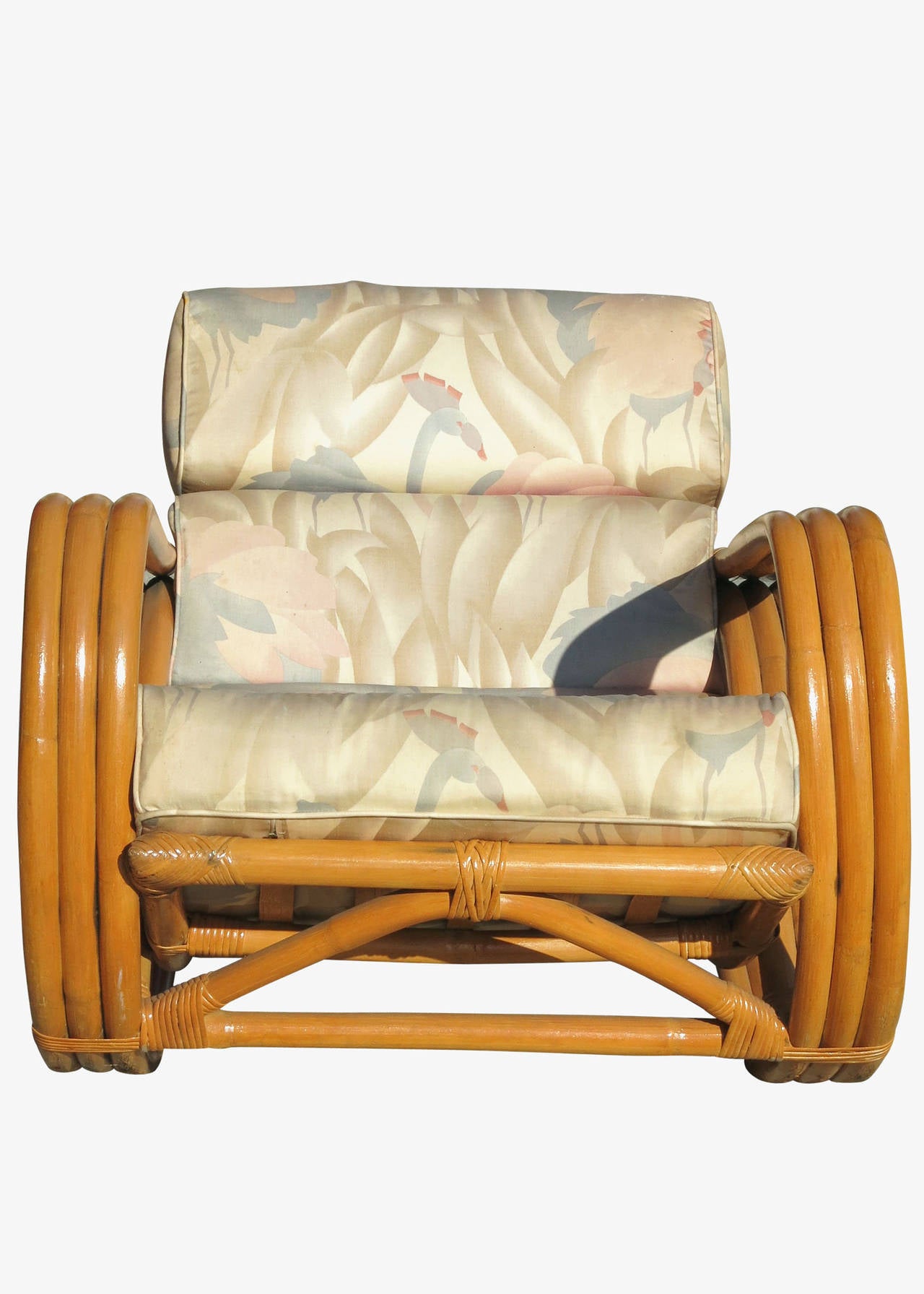 Art déco Chaise à bascule en rotin avec pouf en forme de bretzel restaurée, rare en vente