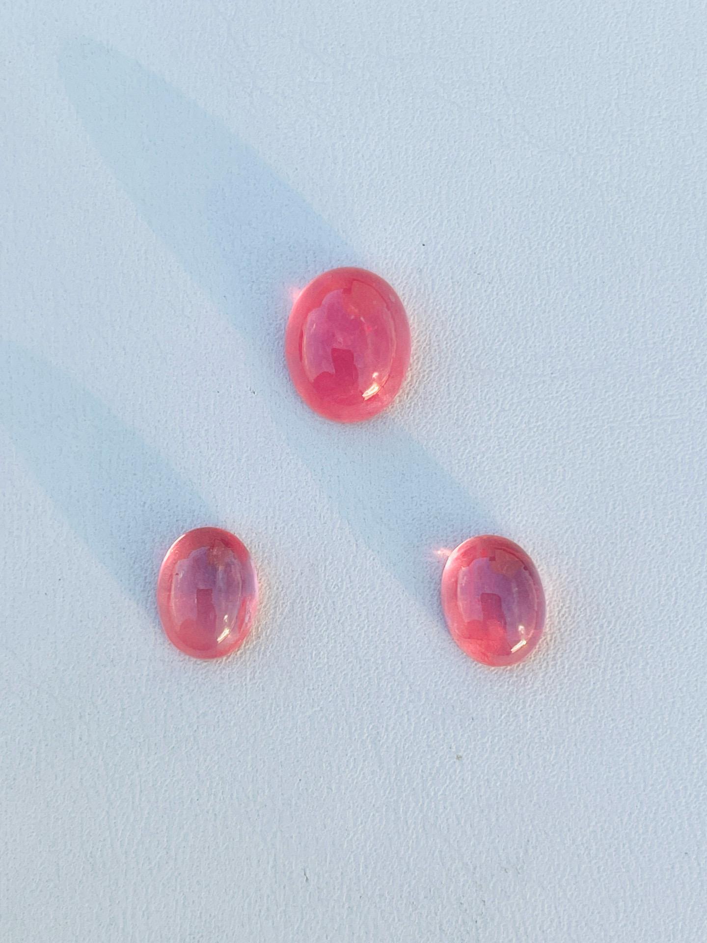 Name: Rhodochrosite
Weight: 10.37ct (3 pcs one set )
size：11*9mm 9*7mm
Origin: American 
Color: rose pink red
Clarity: 99-97% clean 
Others: transparent crystal
Cut: perfect cabochon 


OTF01
Rare Rhodochrosite American cabochon pink transparent