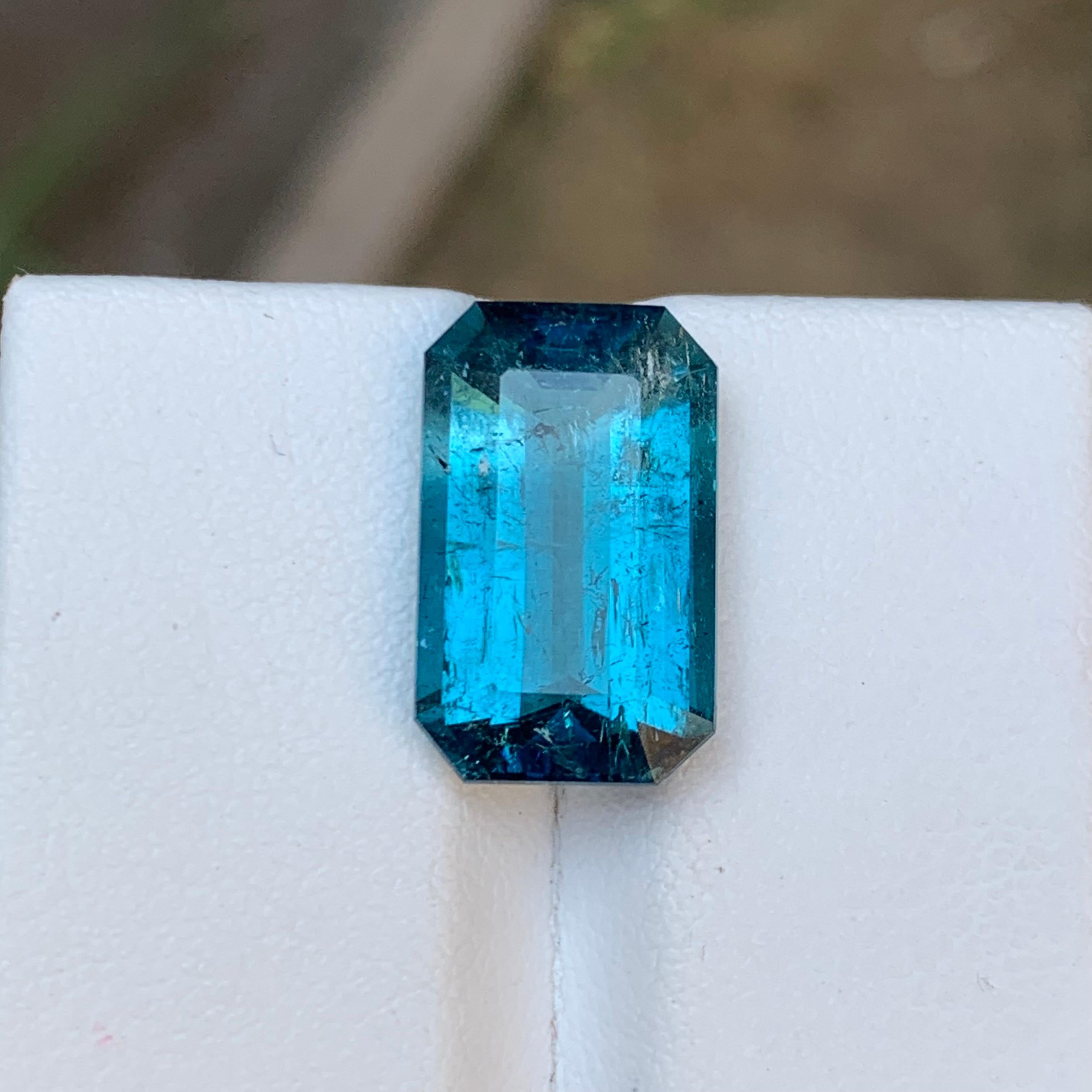 Contemporary Rare Rich Electric Blue Tourmaline Gemstone 7.20 Ct Emerald Cut for Ring/Pendant For Sale