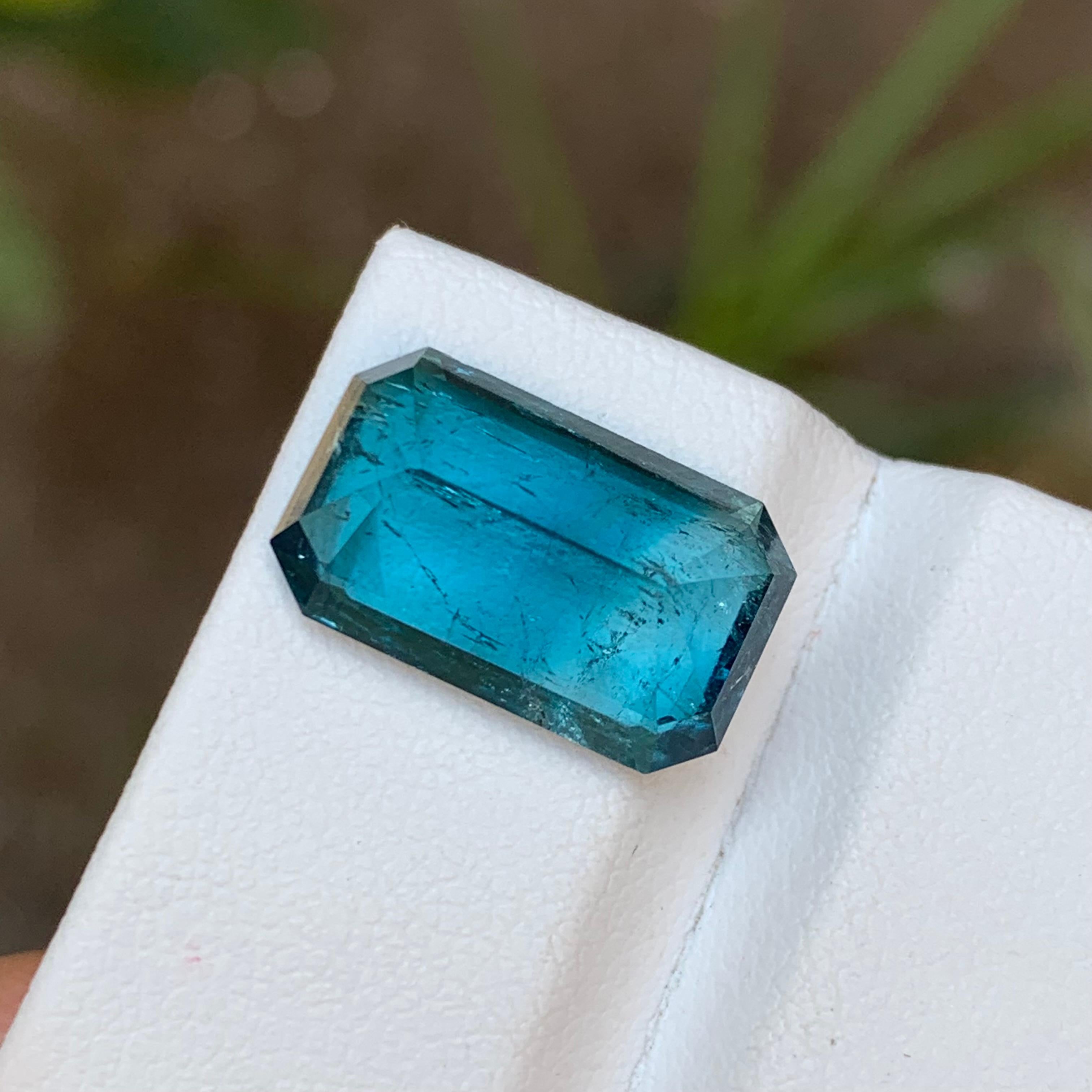 Rare Rich Electric Blue Tourmaline Gemstone 7.20 Ct Emerald Cut for Ring/Pendant In New Condition For Sale In Peshawar, PK