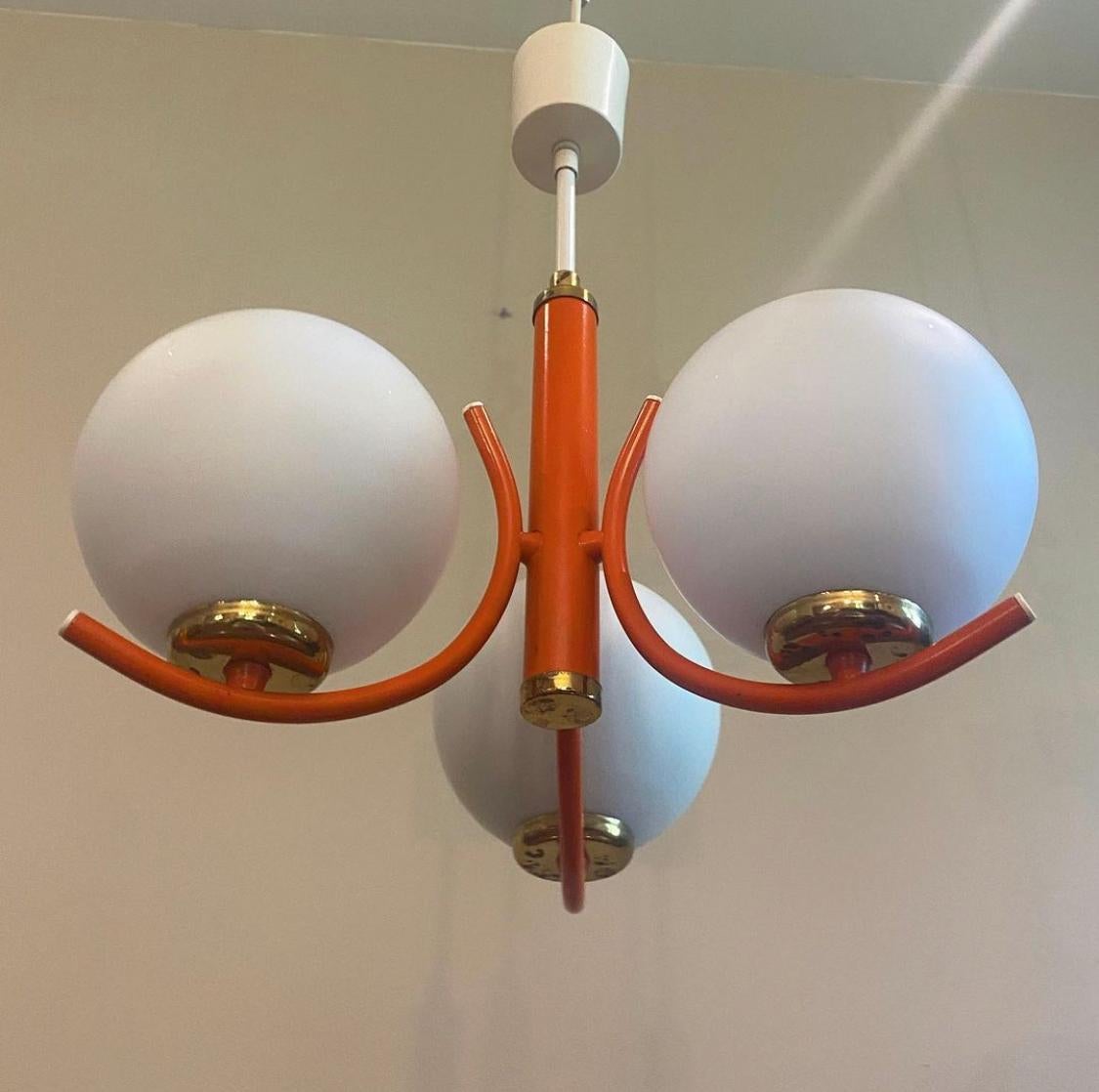 Richard Essig White Space Age Chandelier, circa 1970s

An extremely rare and sought after Richard Essig chandelier made in Germany in the 1970s. It is fascinating with its elegant design. Three opaque glass balls which screw onto the metal body.