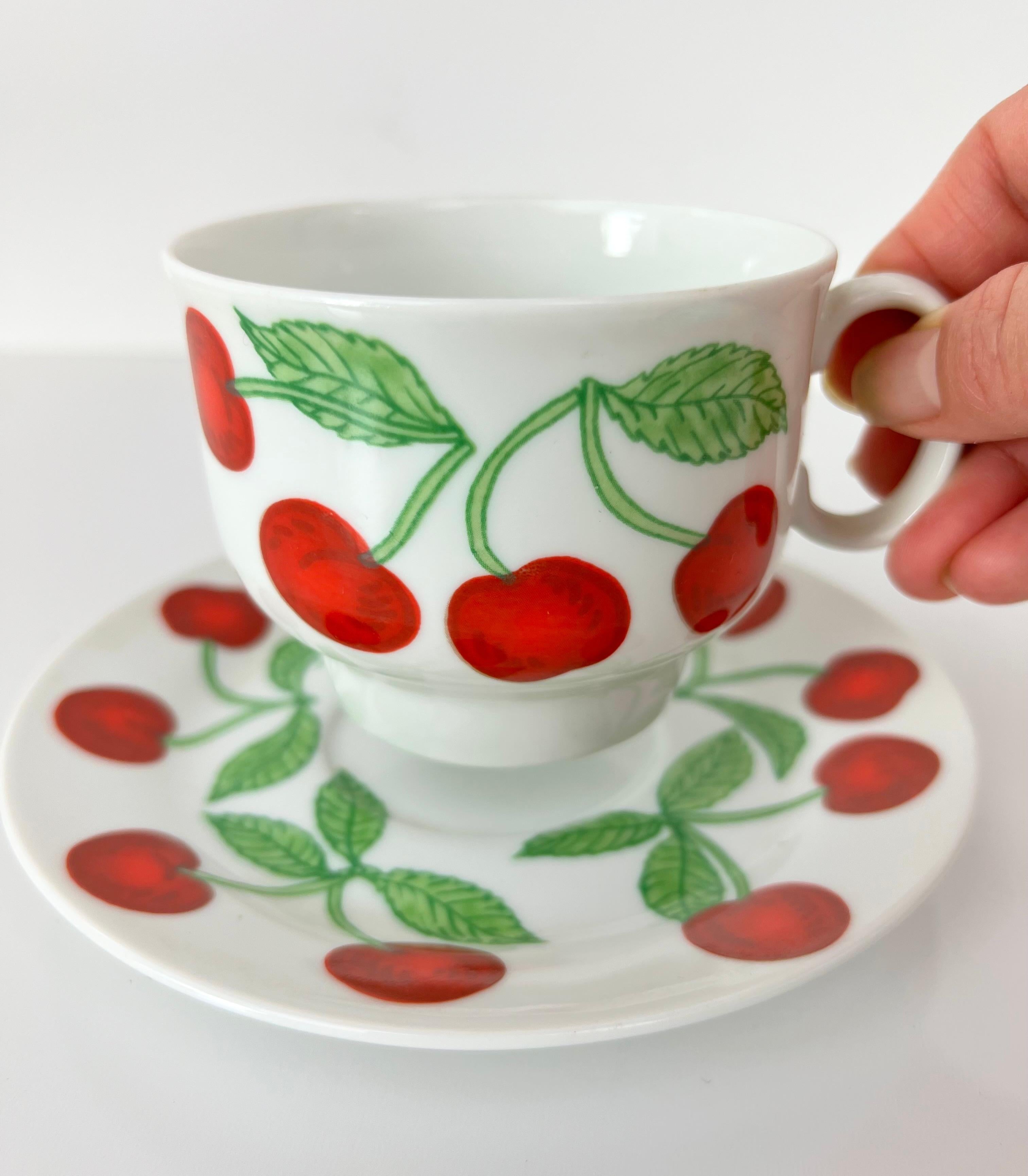 Mid-Century Modern Rare Richard Ginori Cherry Coffee Cups Mugs Set of Four Italy