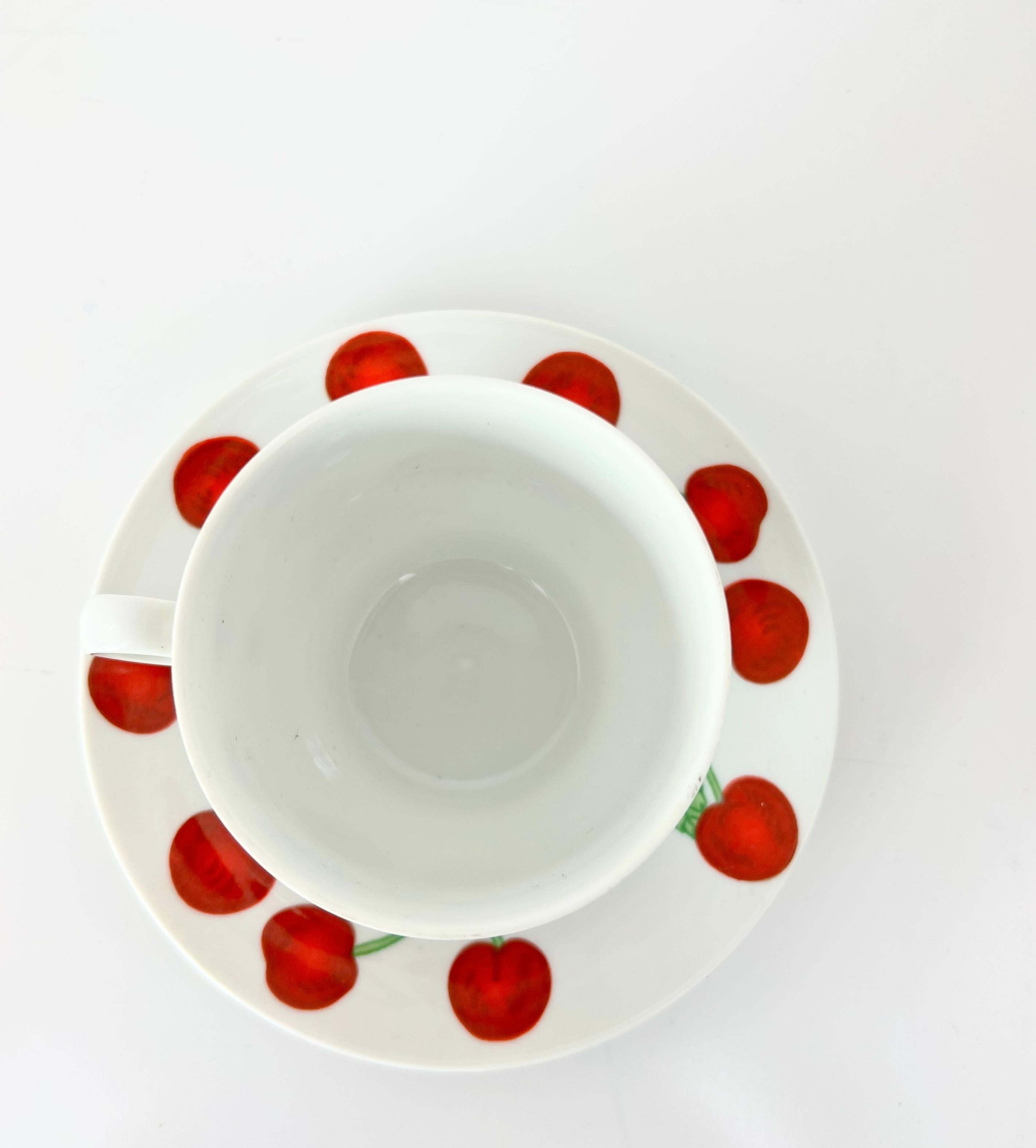 20th Century Rare Richard Ginori Cherry Coffee Cups Mugs Set of Four Italy