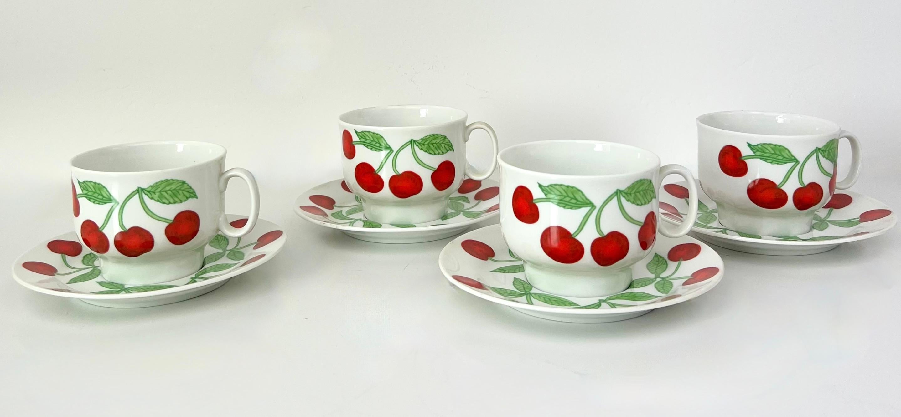 Porcelain Rare Richard Ginori Cherry Coffee Cups Mugs Set of Four Italy